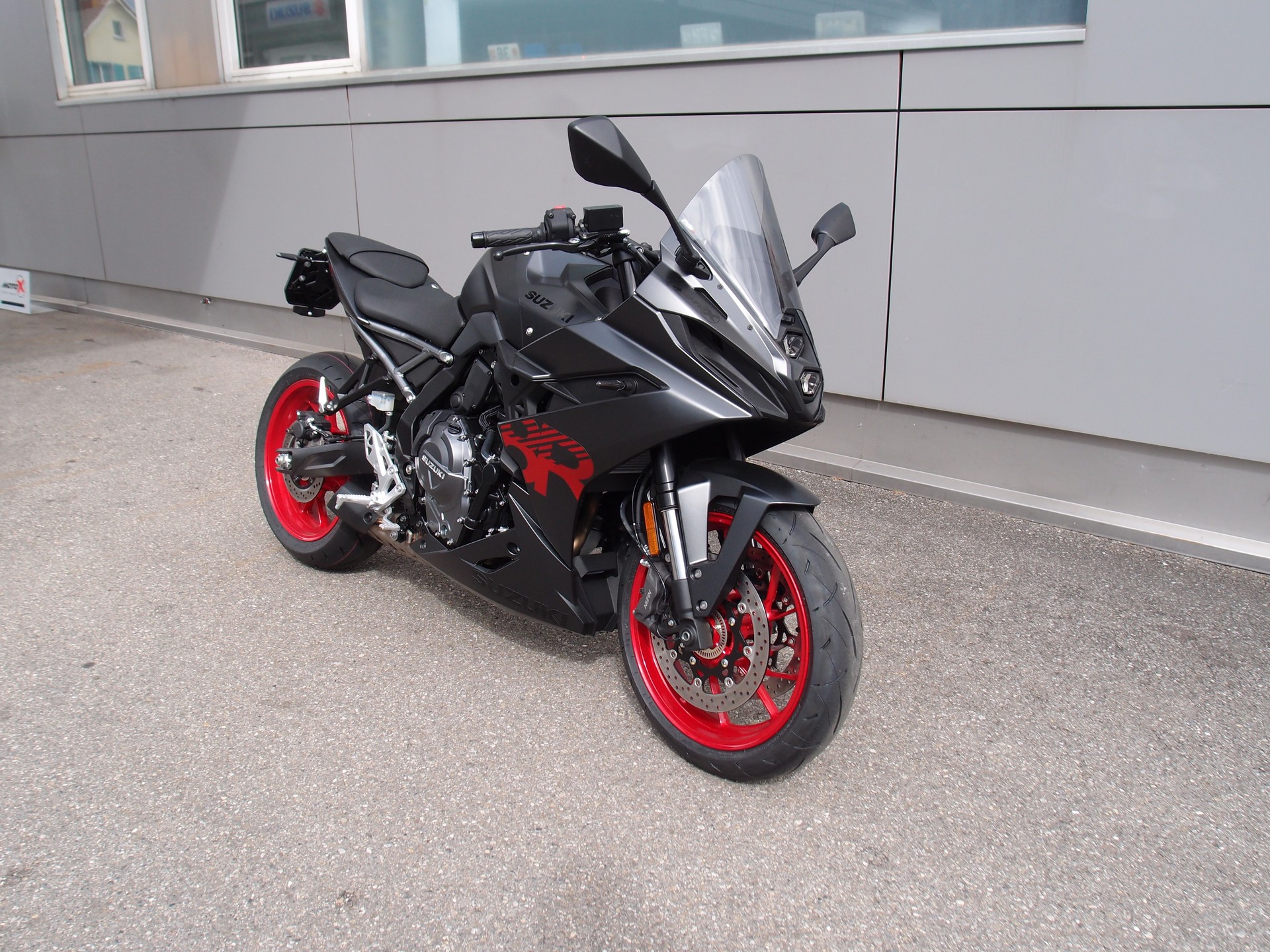 SUZUKI GSX-8R-image-2