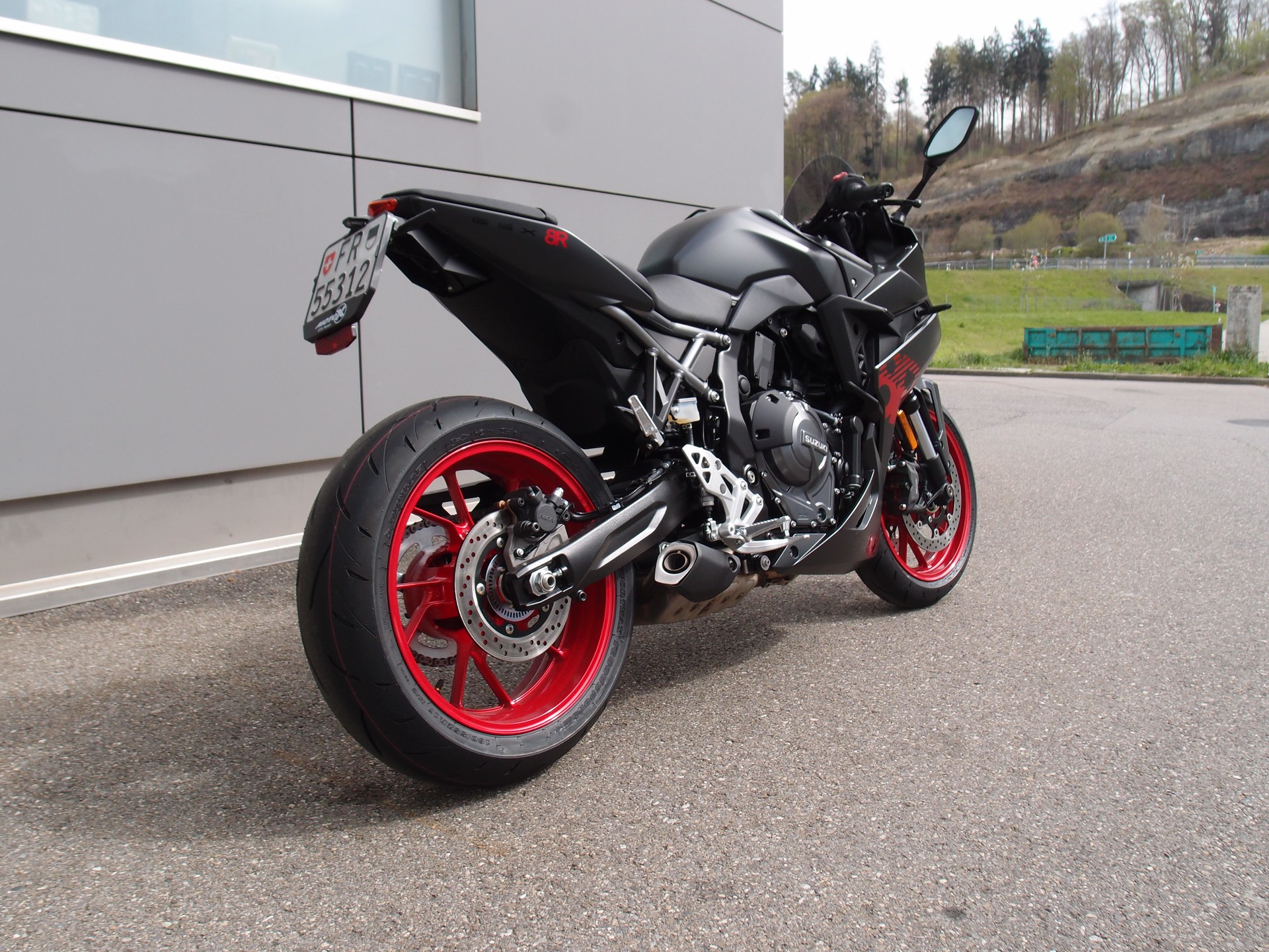 SUZUKI GSX-8R-image-1