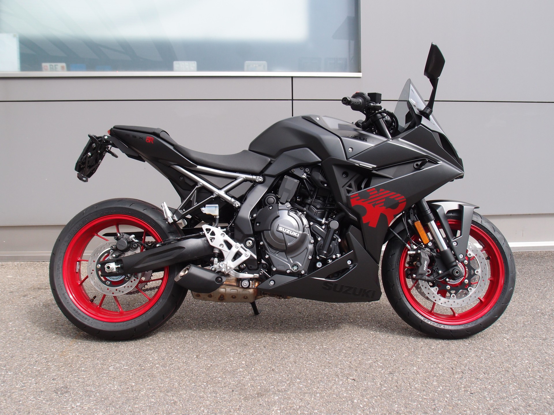 SUZUKI GSX-8R-image-3