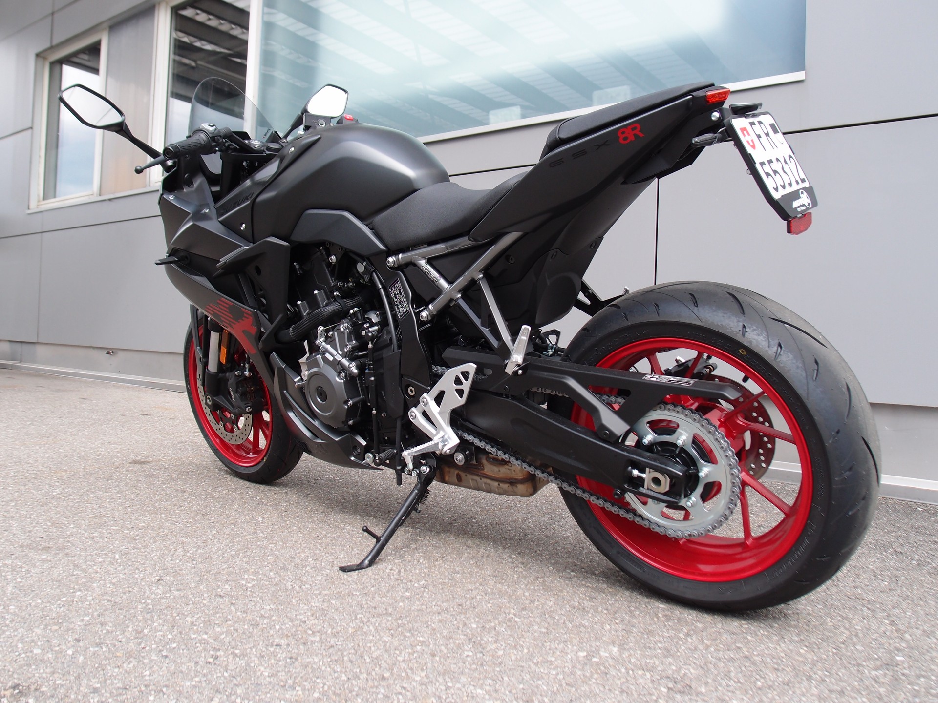 SUZUKI GSX-8R-image-6
