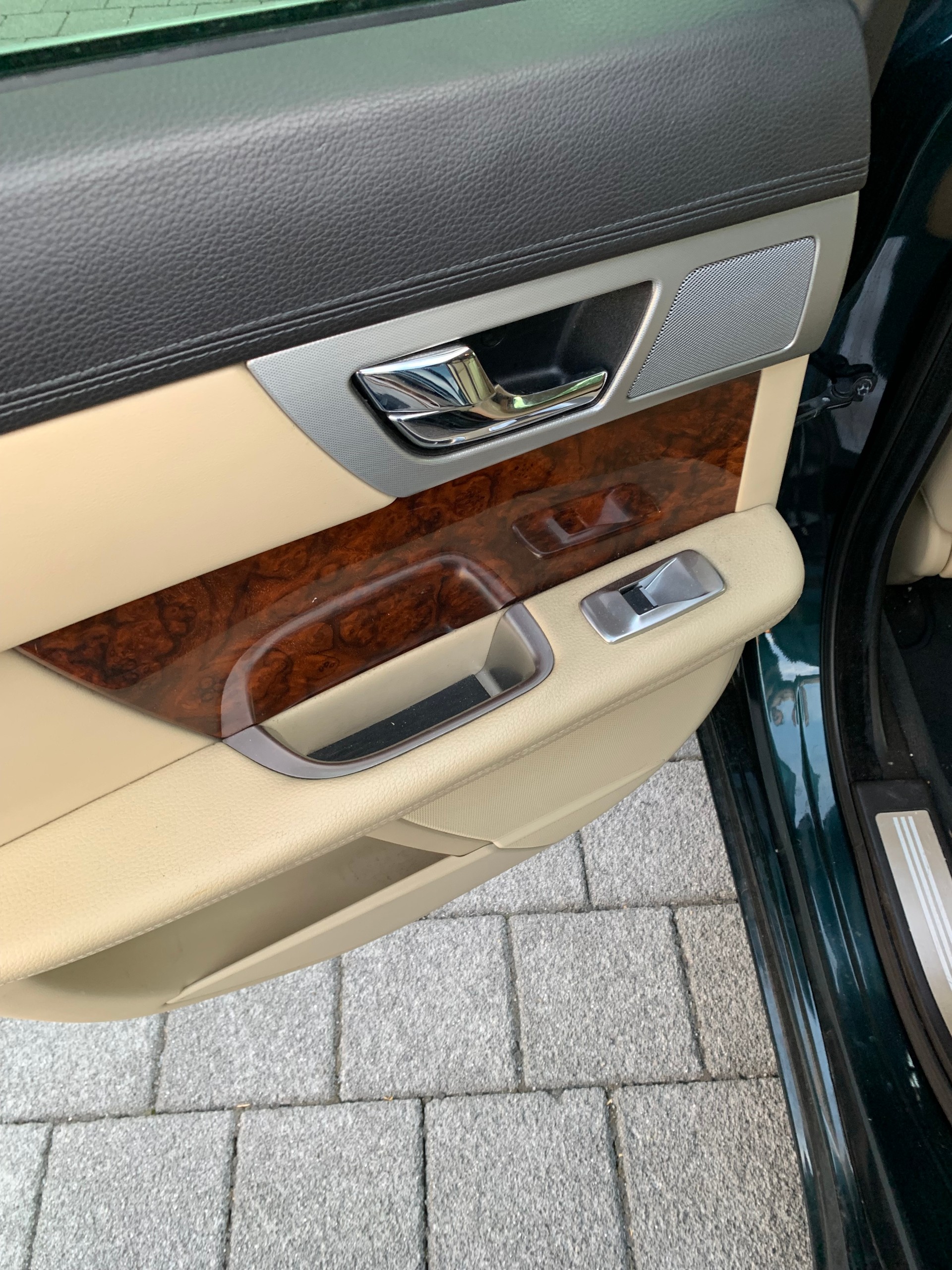 JAGUAR XF Sportbrake 3.0d V6 Premium Luxury-image-9
