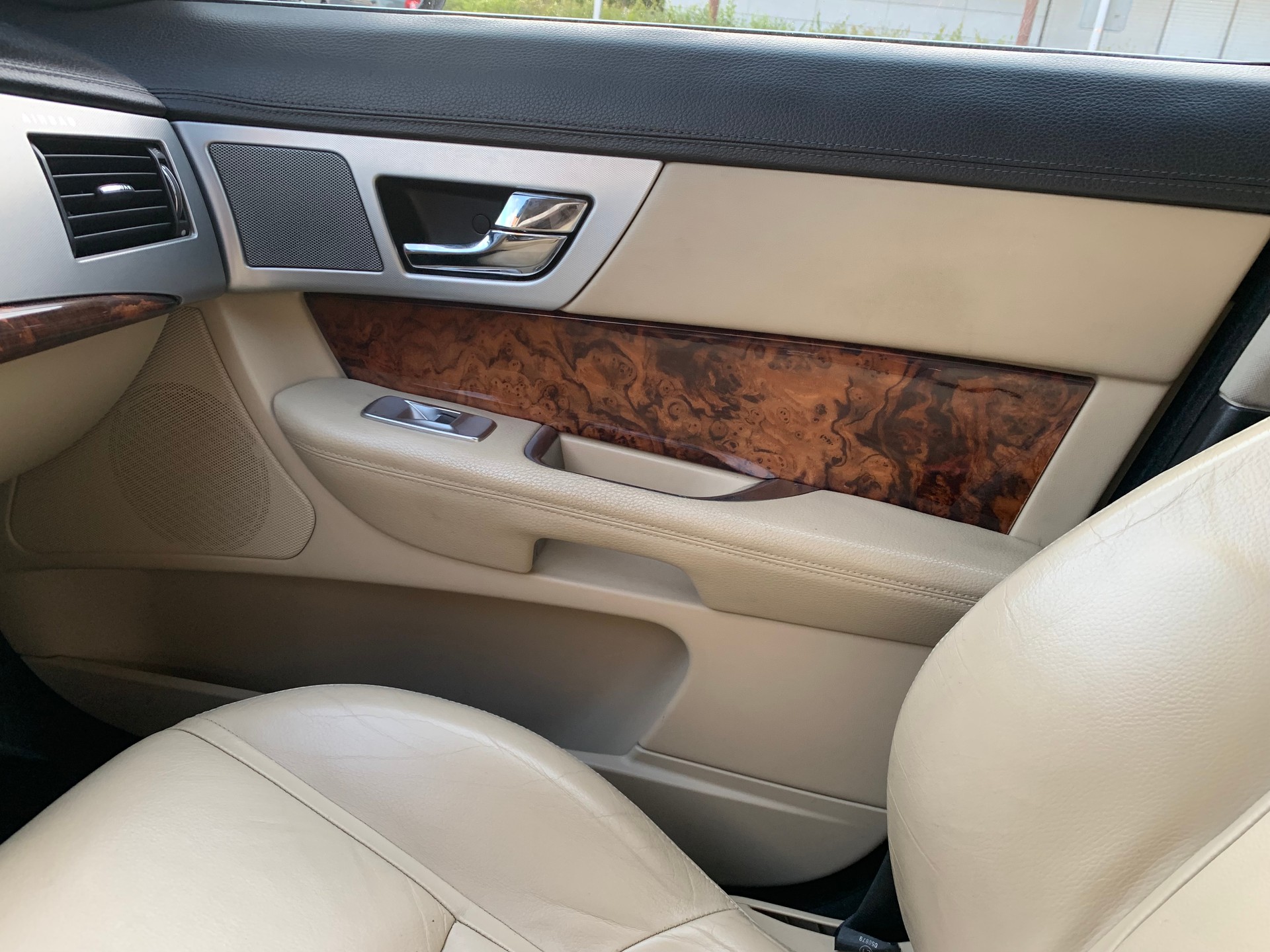 JAGUAR XF Sportbrake 3.0d V6 Premium Luxury-image-13
