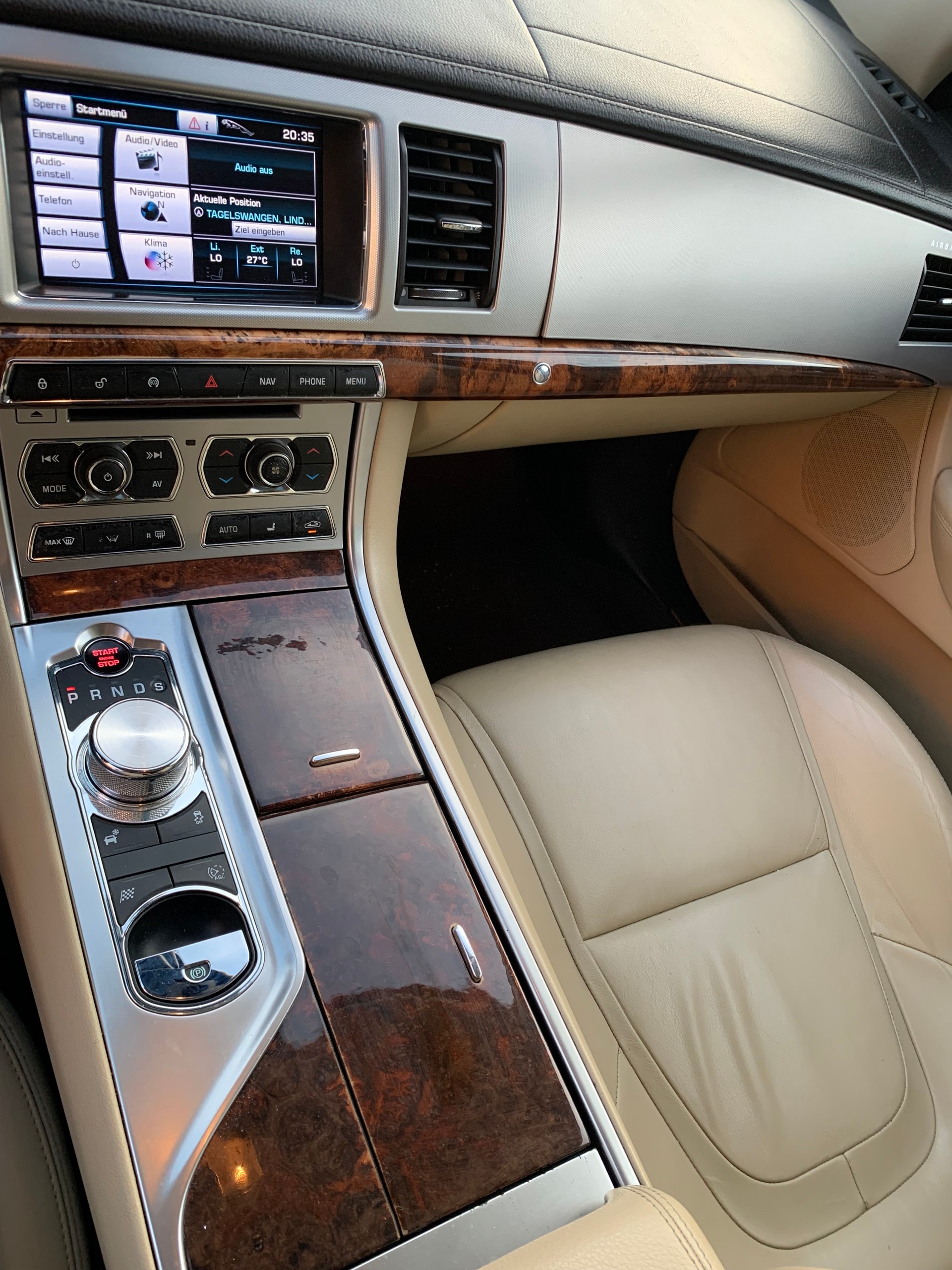 JAGUAR XF Sportbrake 3.0d V6 Premium Luxury-image-11