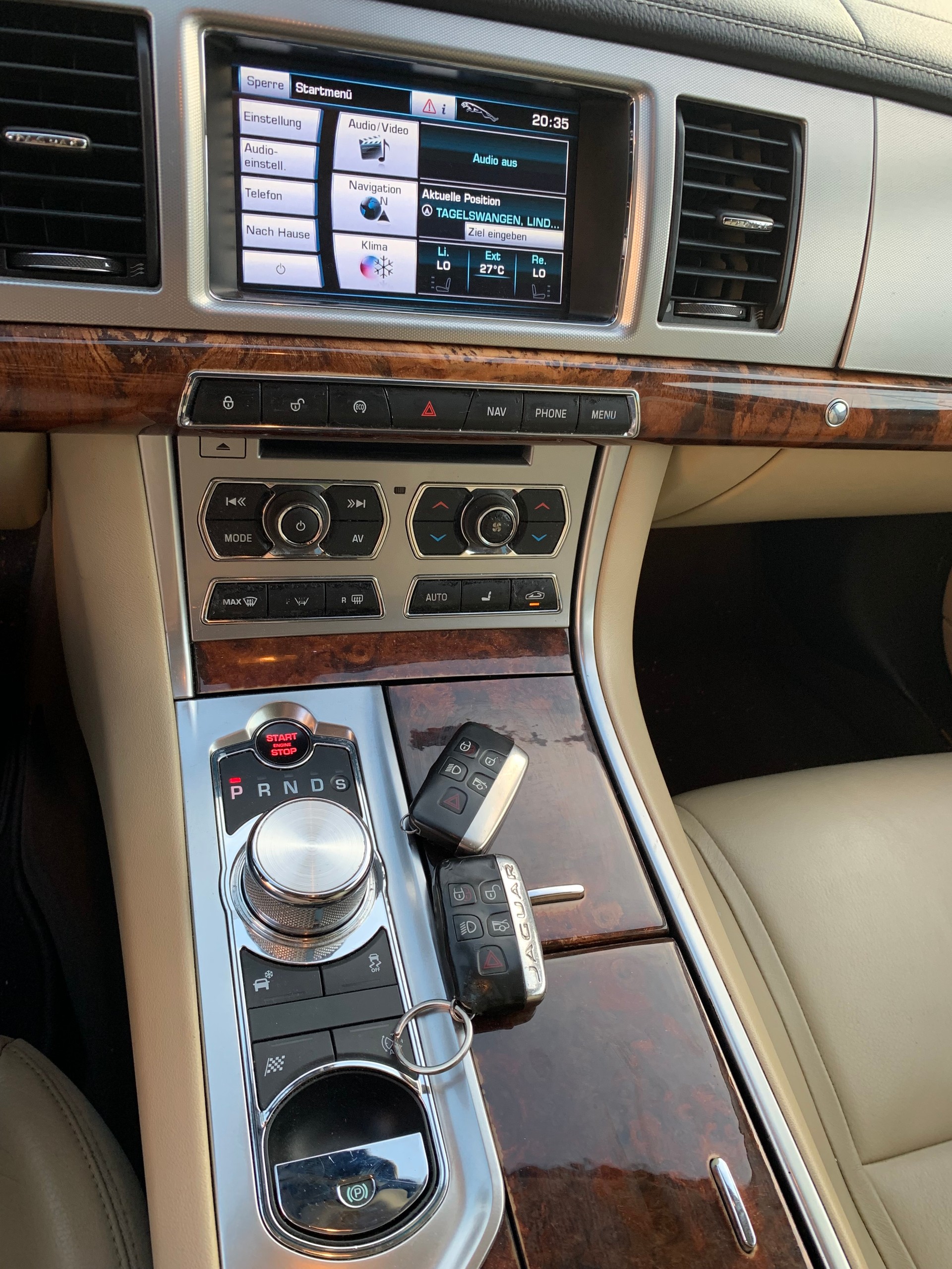 JAGUAR XF Sportbrake 3.0d V6 Premium Luxury-image-12