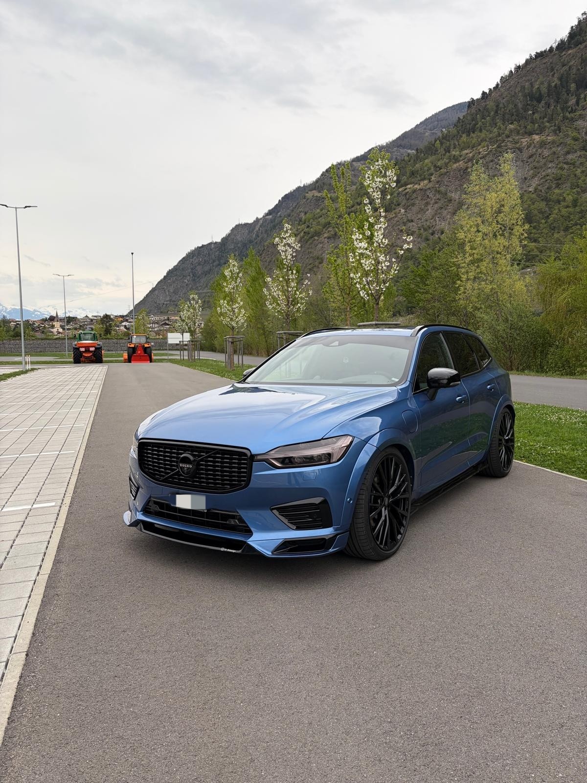 VOLVO XC60-image-1