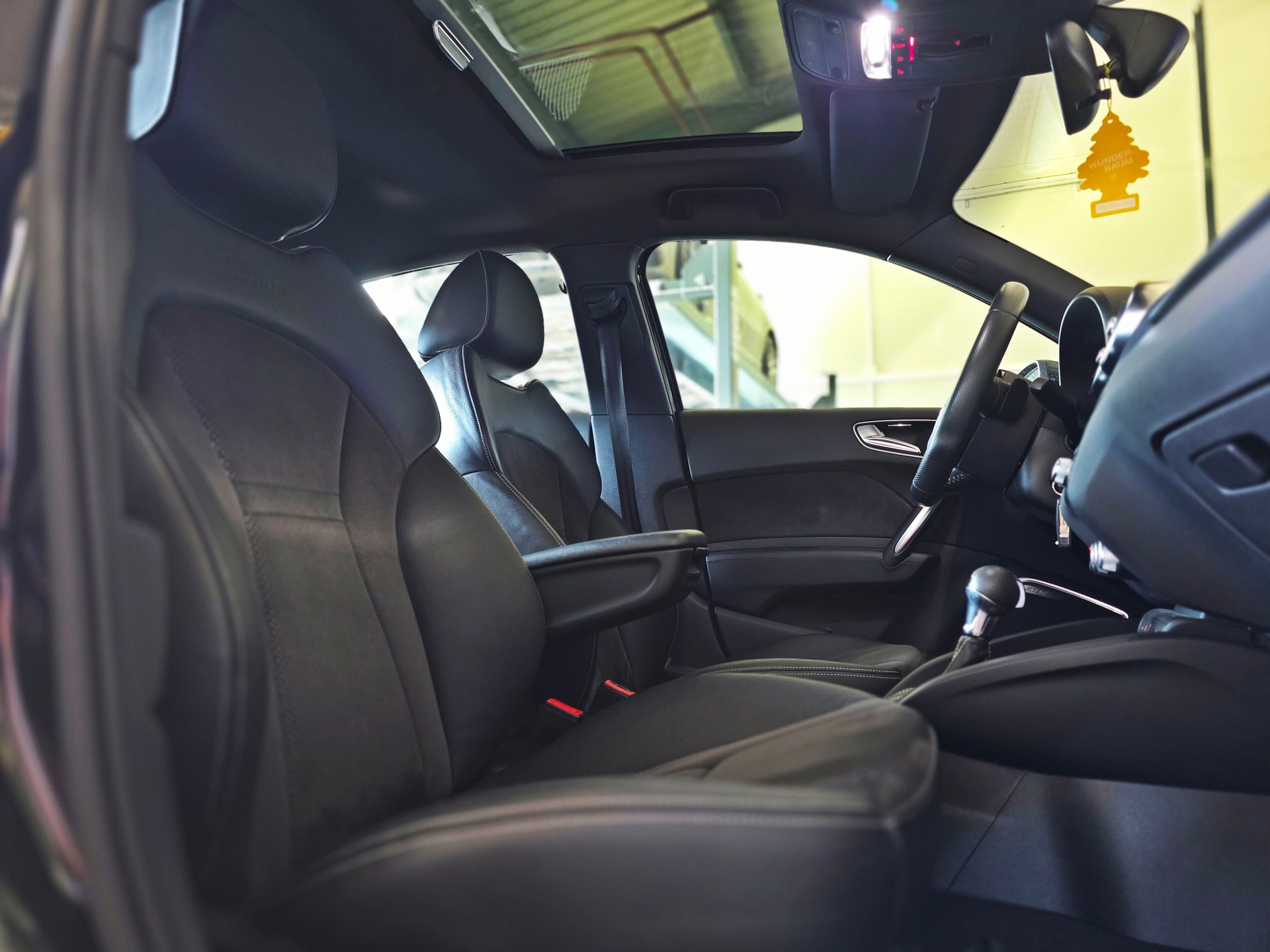 AUDI A1 Sportback 1.8 TFSI Sport S-tronic-image-17