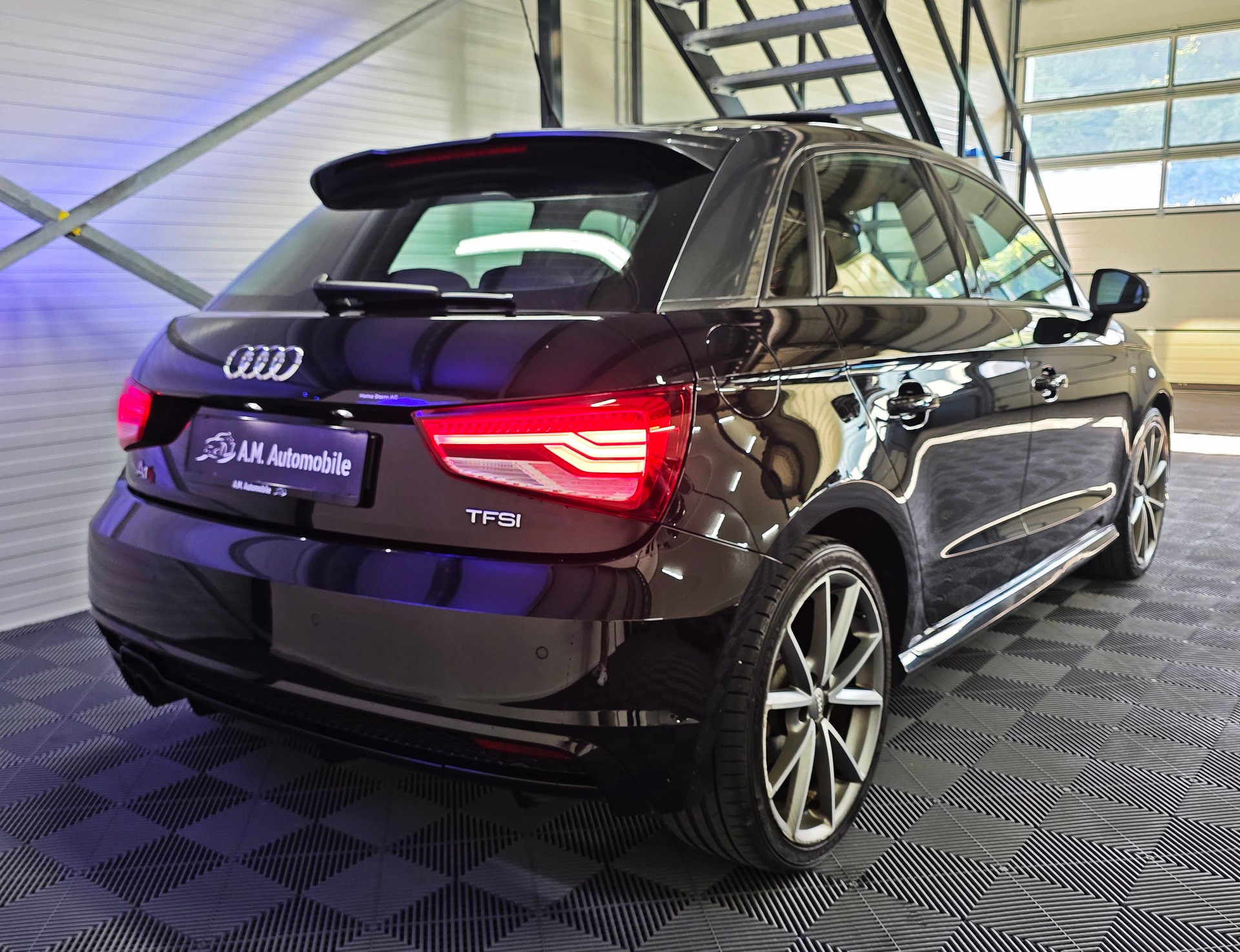 AUDI A1 Sportback 1.8 TFSI Sport S-tronic-image-4