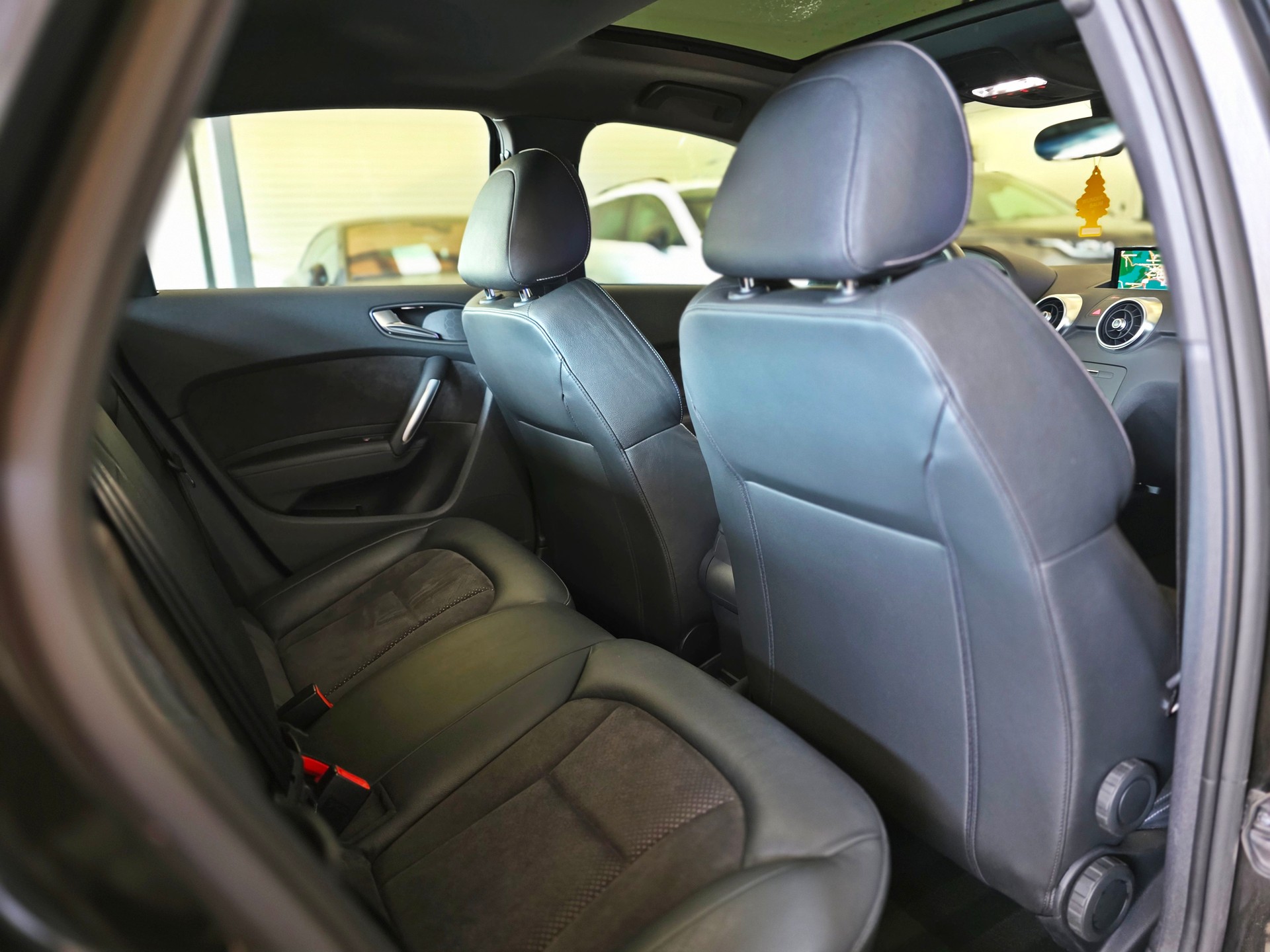 AUDI A1 Sportback 1.8 TFSI Sport S-tronic-image-15