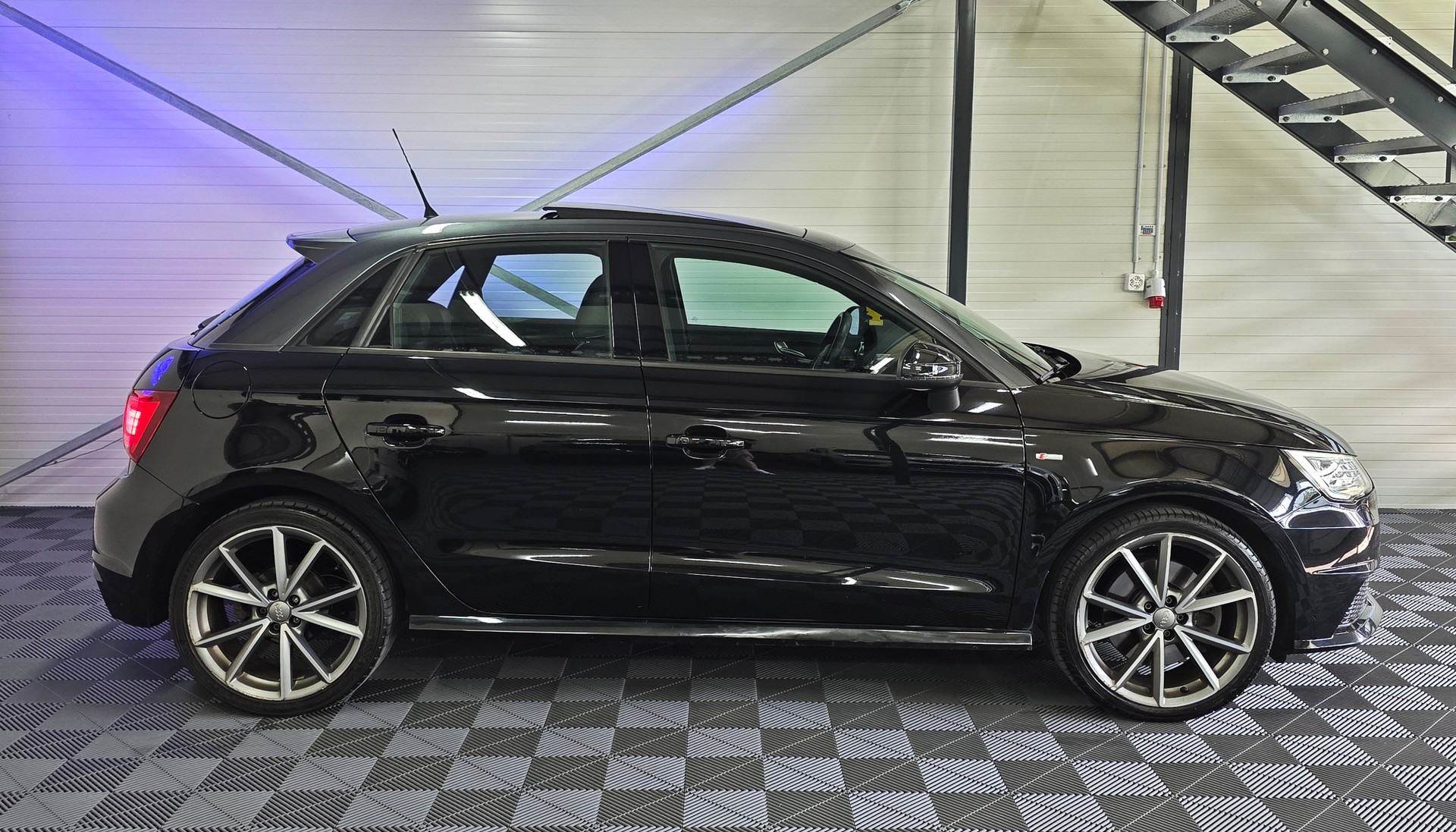 AUDI A1 Sportback 1.8 TFSI Sport S-tronic-image-3