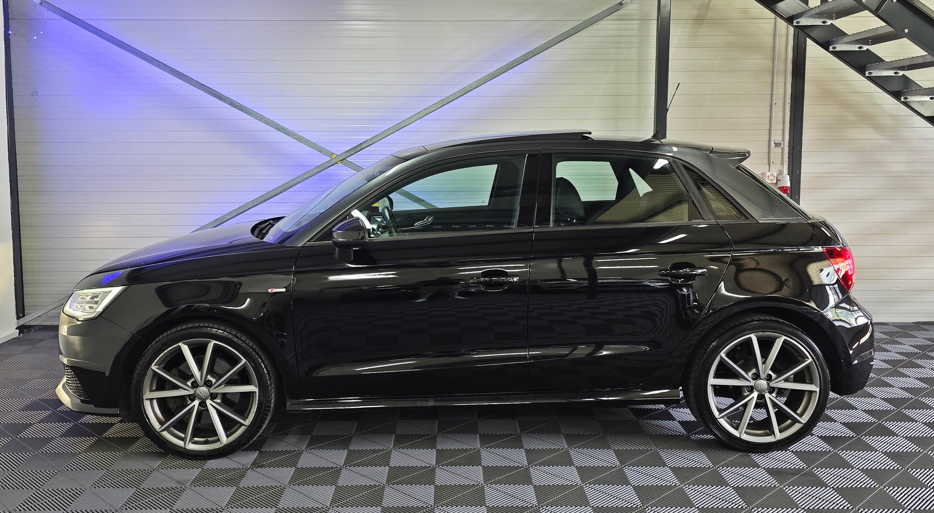 AUDI A1 Sportback 1.8 TFSI Sport S-tronic-image-8