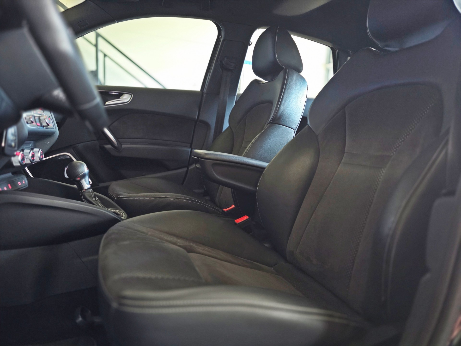 AUDI A1 Sportback 1.8 TFSI Sport S-tronic-image-11