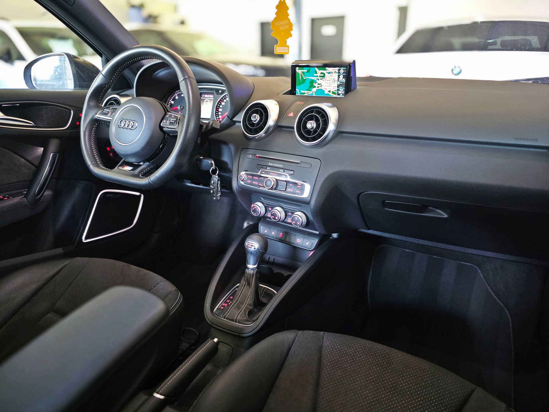 AUDI A1 Sportback 1.8 TFSI Sport S-tronic-image-16