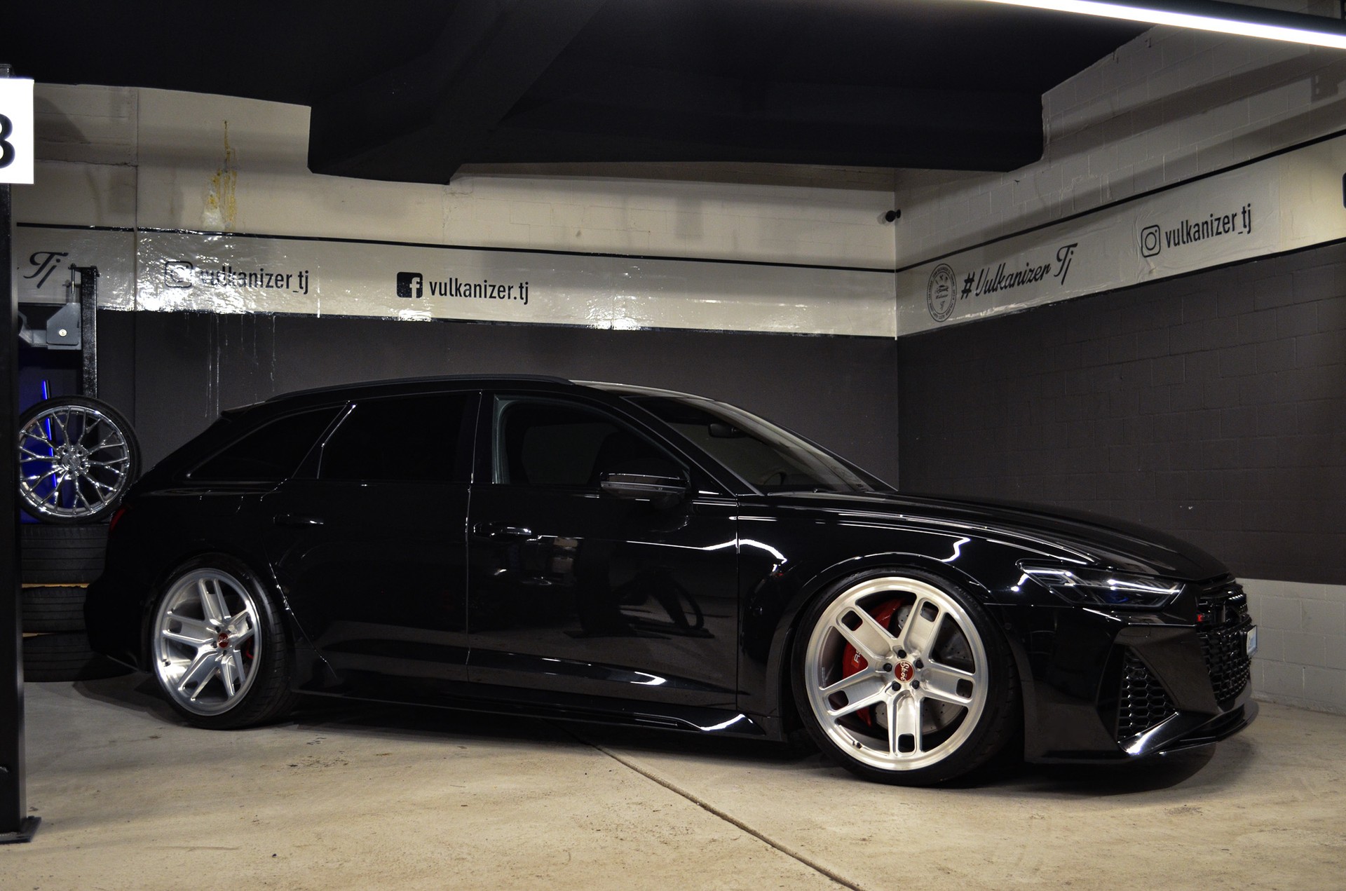 AUDI RS6 Avant 4.0 TFSI V8 quattro-image-1