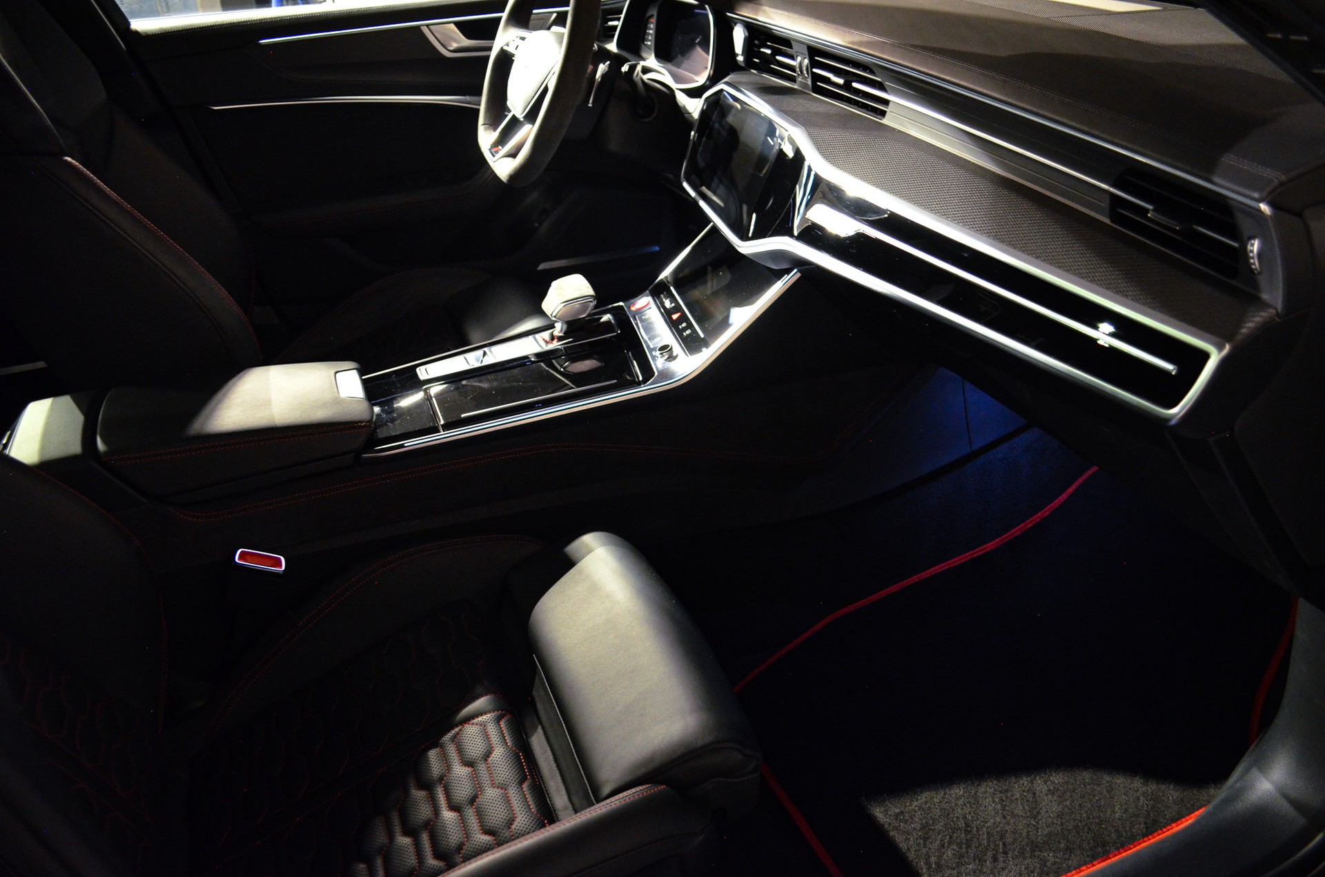 AUDI RS6 Avant 4.0 TFSI V8 quattro-image-13