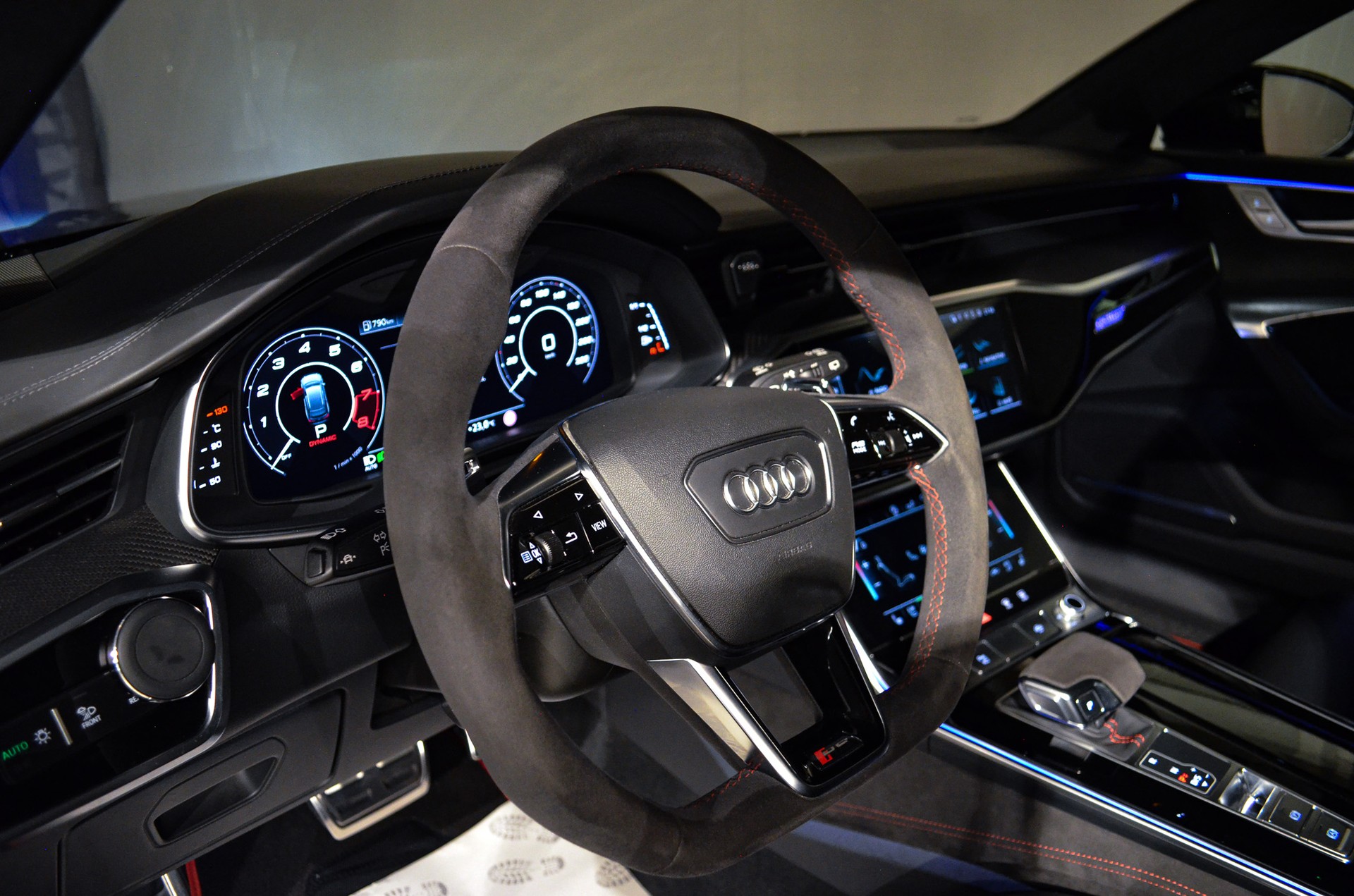 AUDI RS6 Avant 4.0 TFSI V8 quattro-image-15