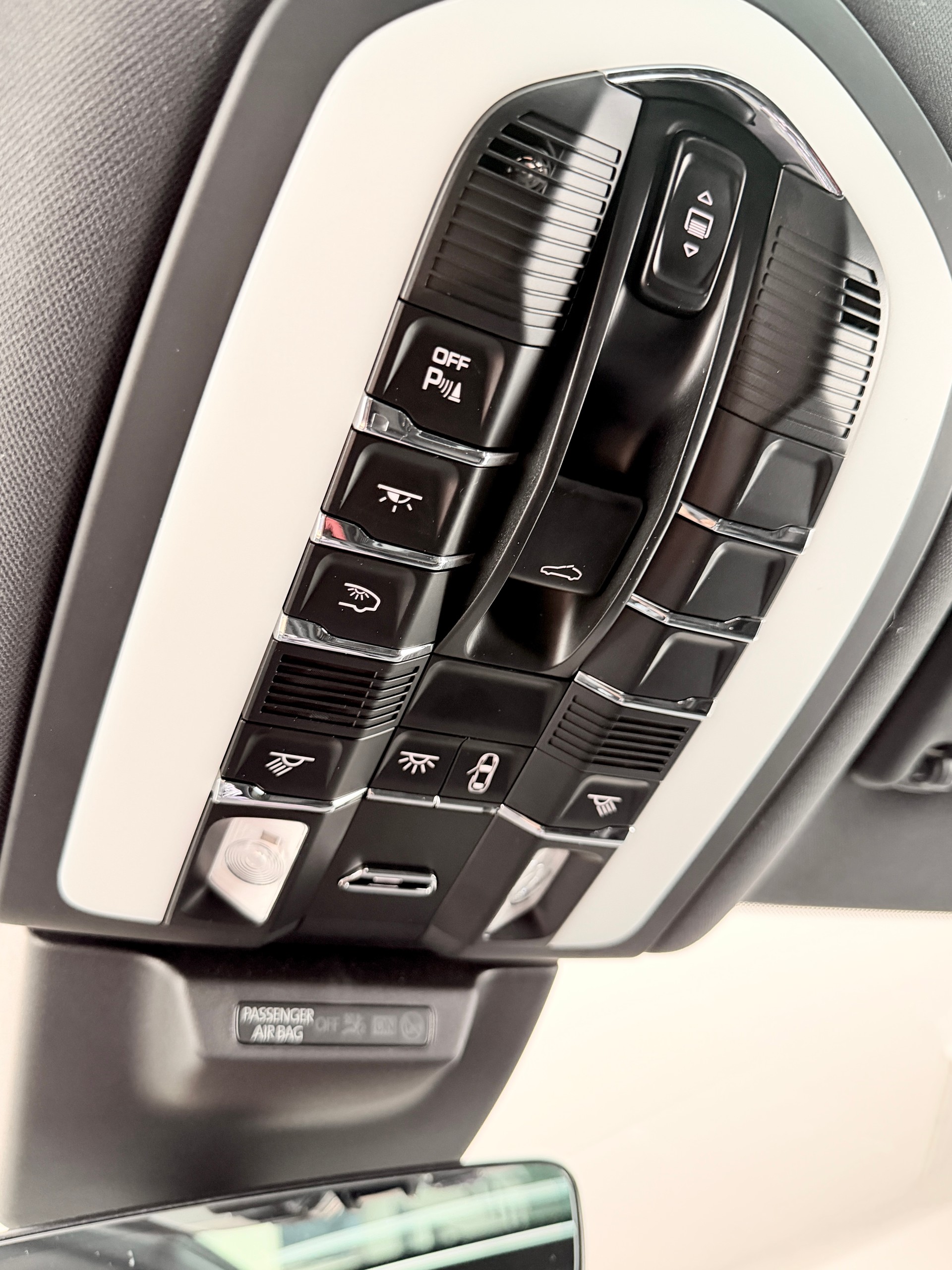 PORSCHE MACAN T PDK-image-11