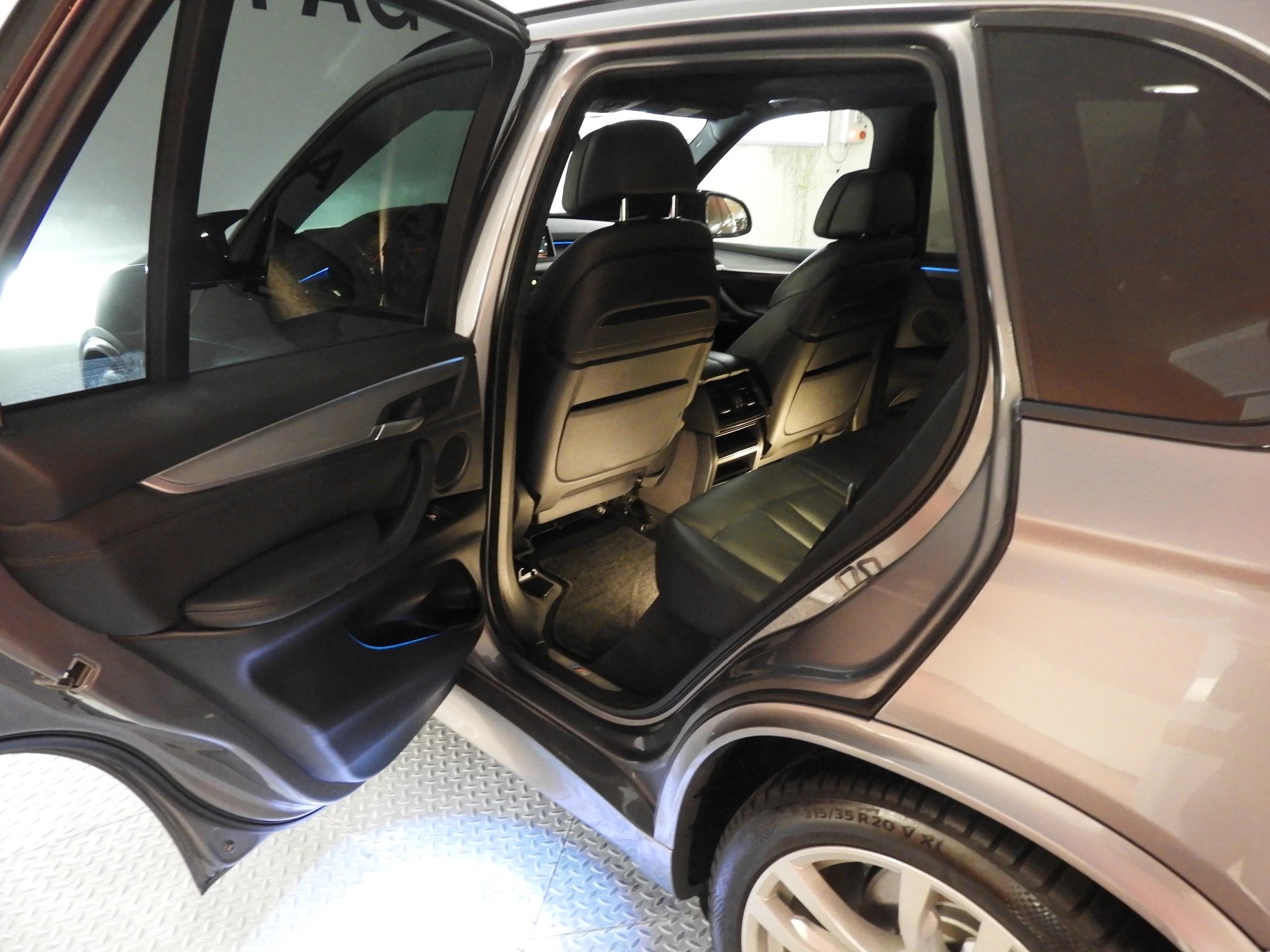 BMW X5 xDrive 40d Steptronic M Sport-image-11