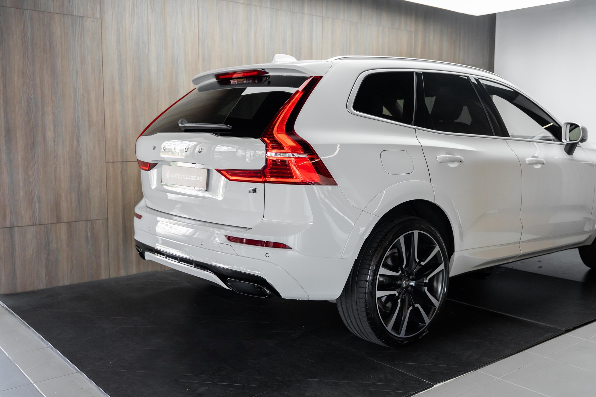 VOLVO XC60 D4 AWD R-Design Geartronic-image-28
