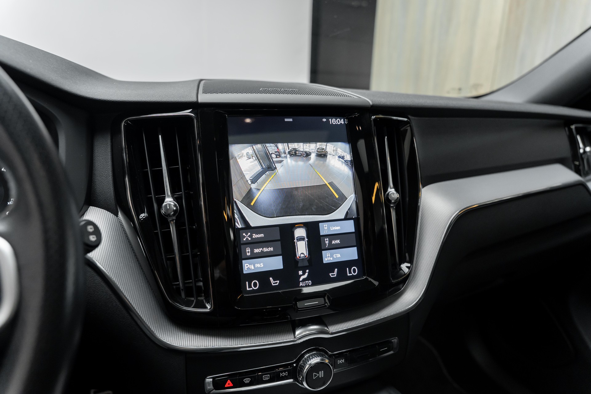 VOLVO XC60 D4 AWD R-Design Geartronic-image-13