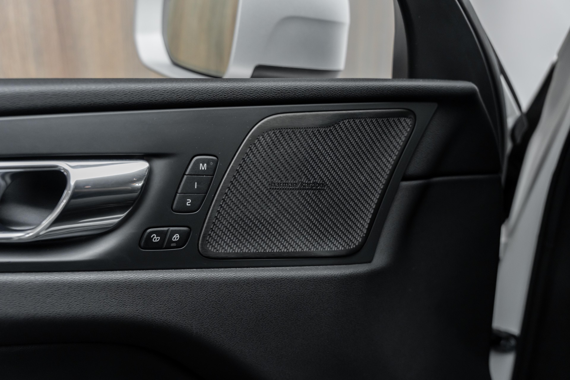 VOLVO XC60 D4 AWD R-Design Geartronic-image-21