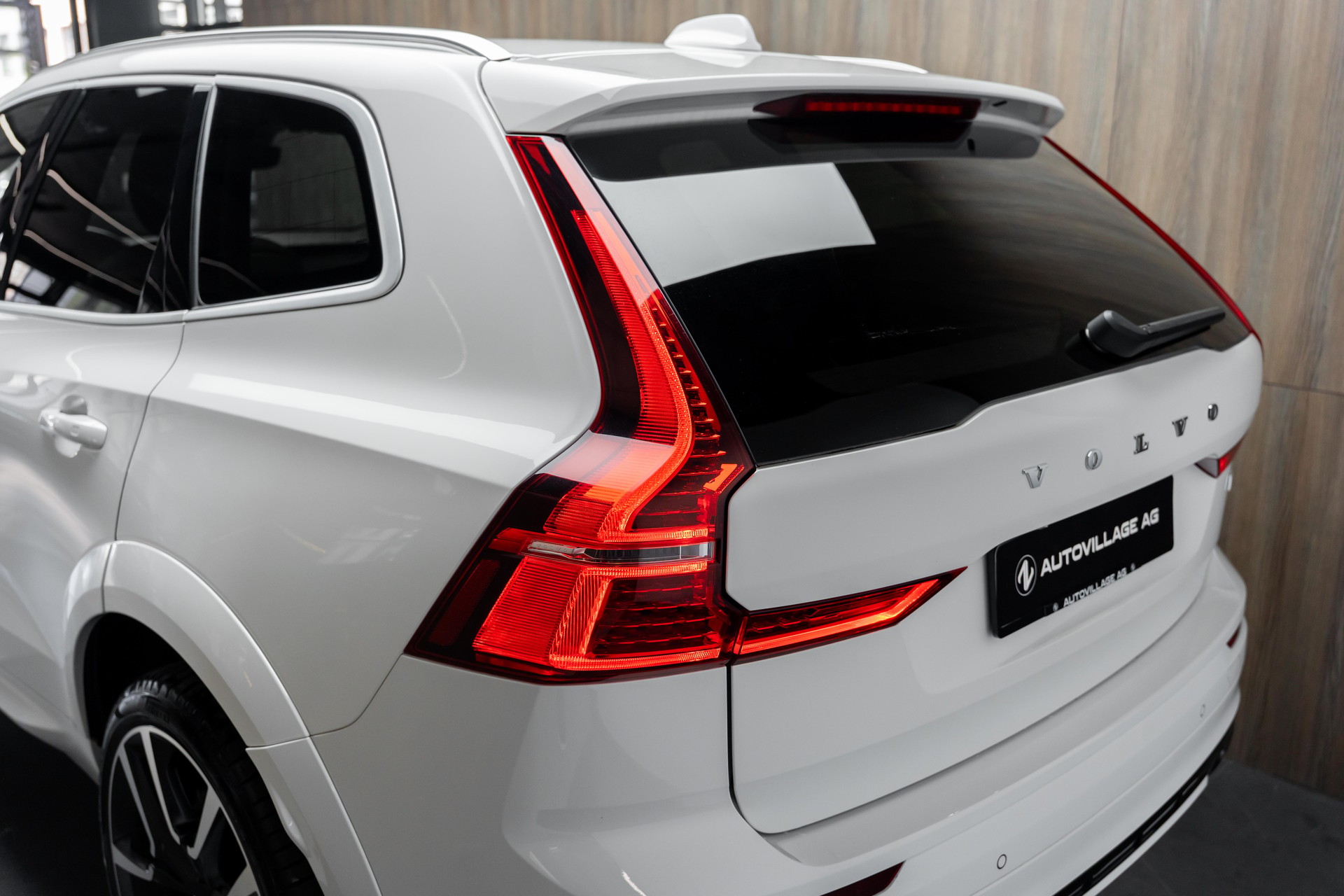 VOLVO XC60 D4 AWD R-Design Geartronic-image-26