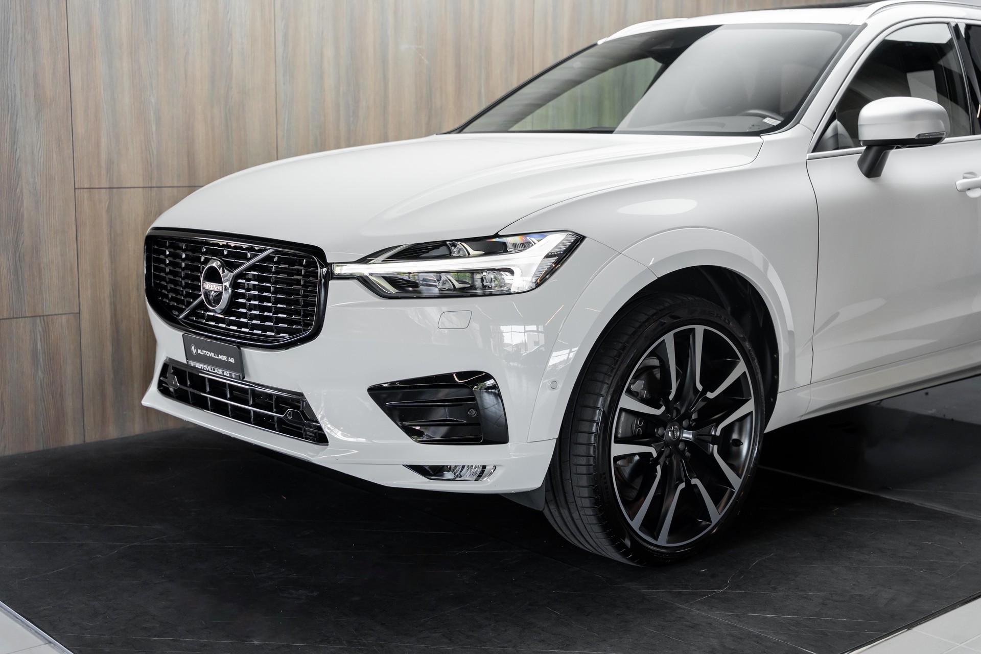 VOLVO XC60 D4 AWD R-Design Geartronic-image-27