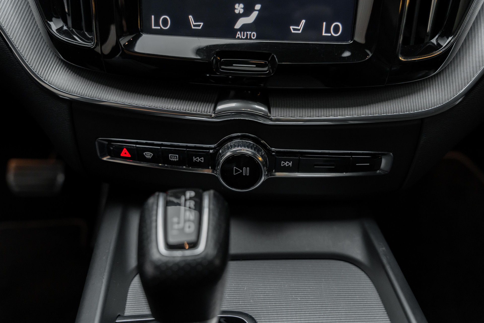 VOLVO XC60 D4 AWD R-Design Geartronic-image-14