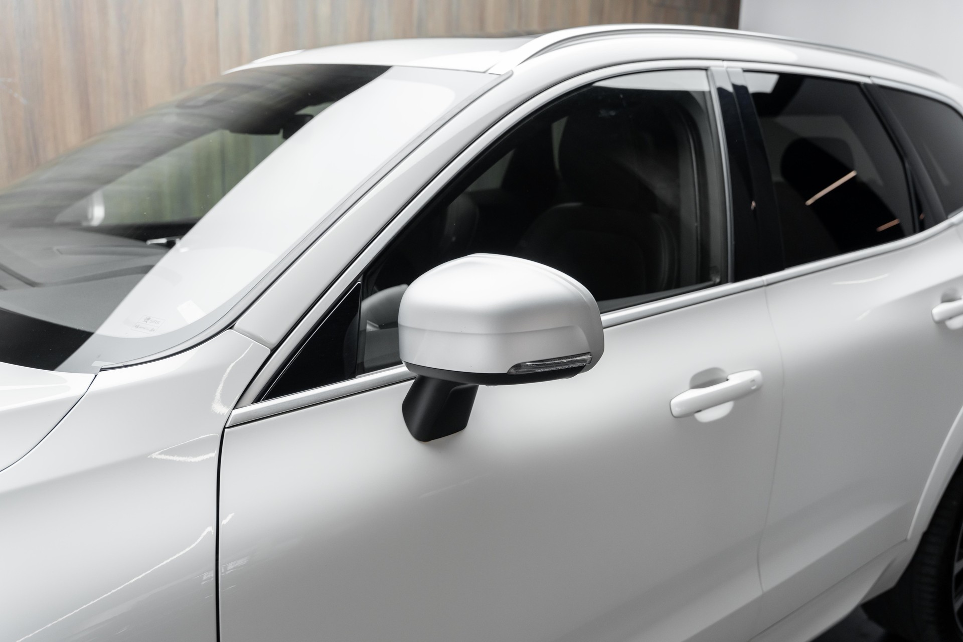 VOLVO XC60 D4 AWD R-Design Geartronic-image-24