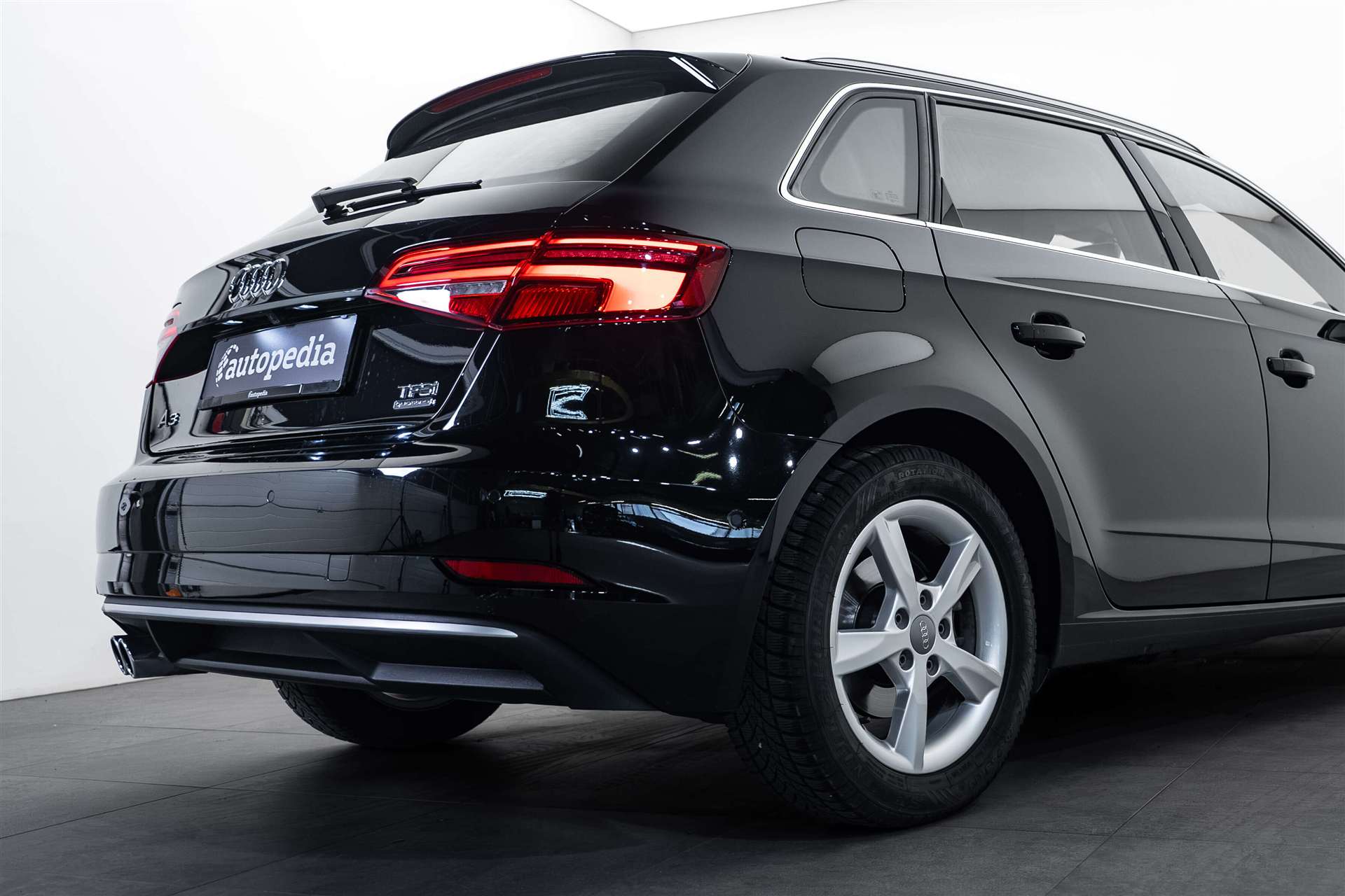 AUDI A3 Sportback 40 TFSI Sport quattro S-tronic-showroom-element-3