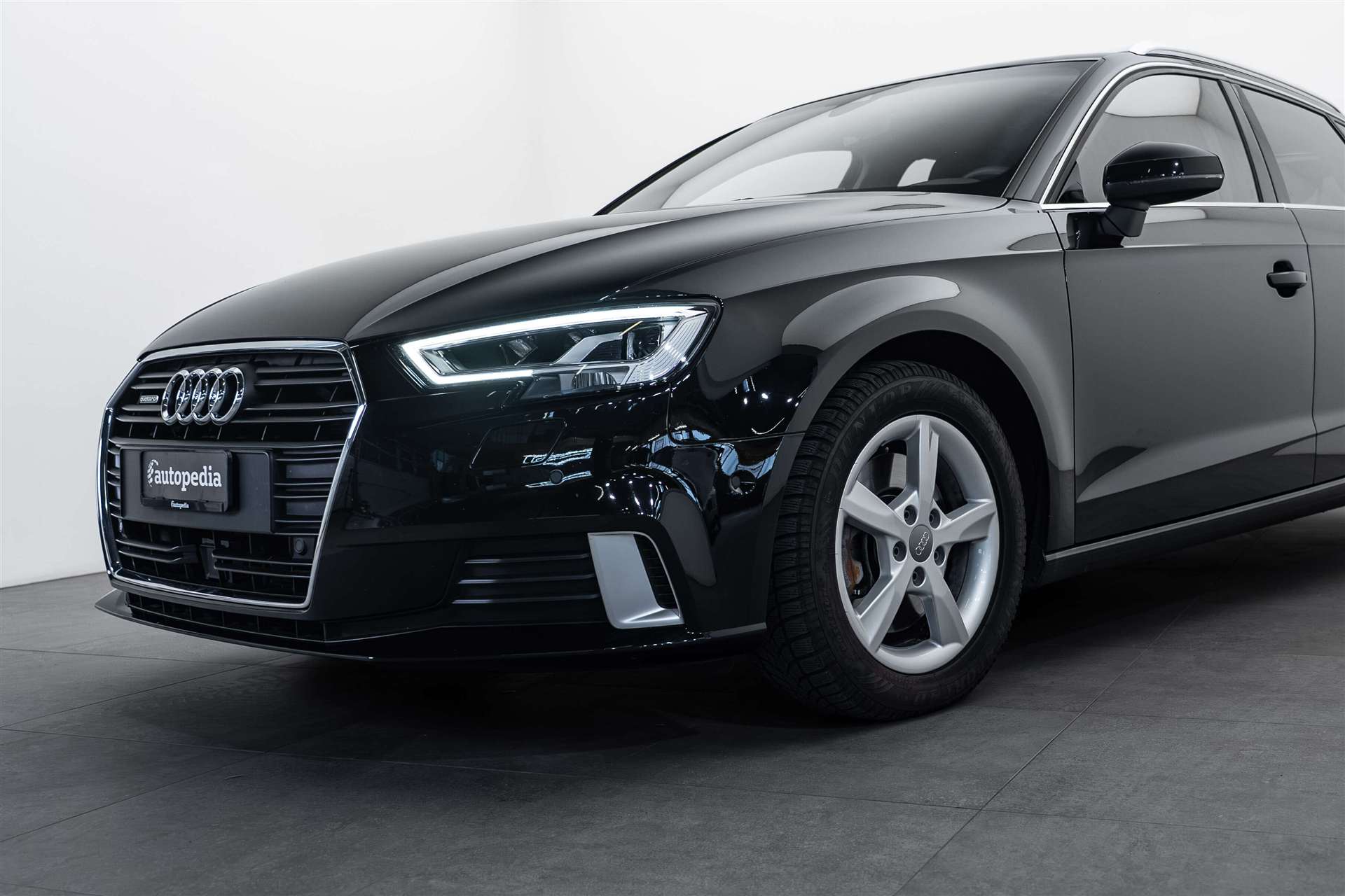AUDI A3 Sportback 40 TFSI Sport quattro S-tronic-showroom-element-1