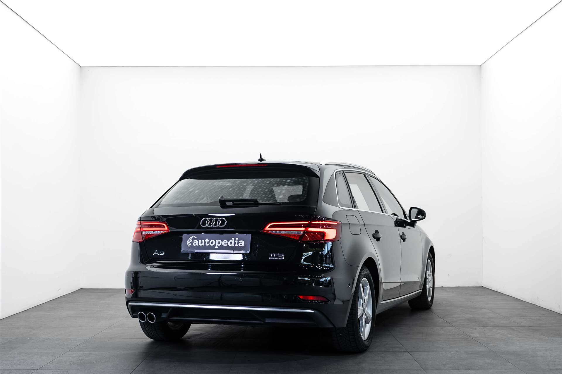 AUDI A3 Sportback 40 TFSI Sport quattro S-tronic-showroom-element-2