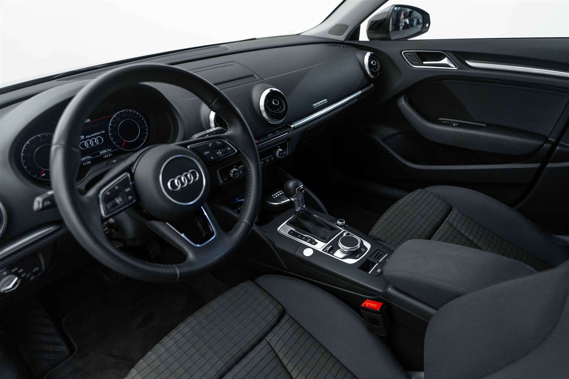 AUDI A3 Sportback 40 TFSI Sport quattro S-tronic-image-6