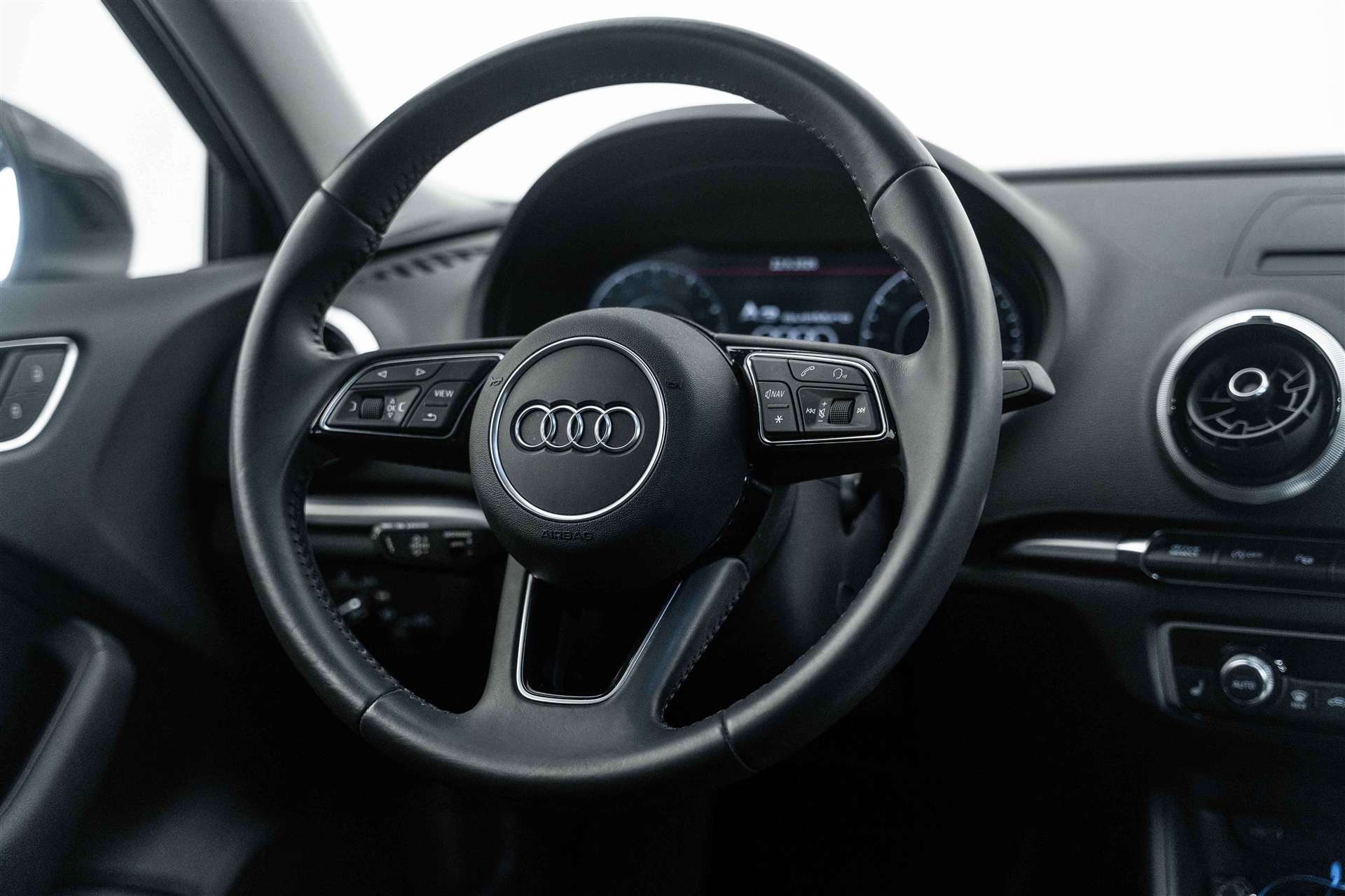 AUDI A3 Sportback 40 TFSI Sport quattro S-tronic-image-8