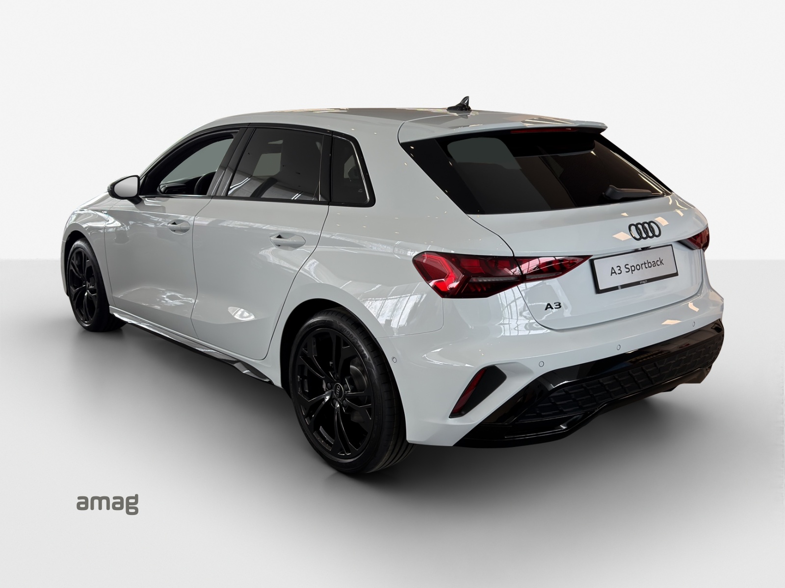 AUDI A3 Sportback TFSI 110 kW S line Attraction S tronic-showroom-element-2