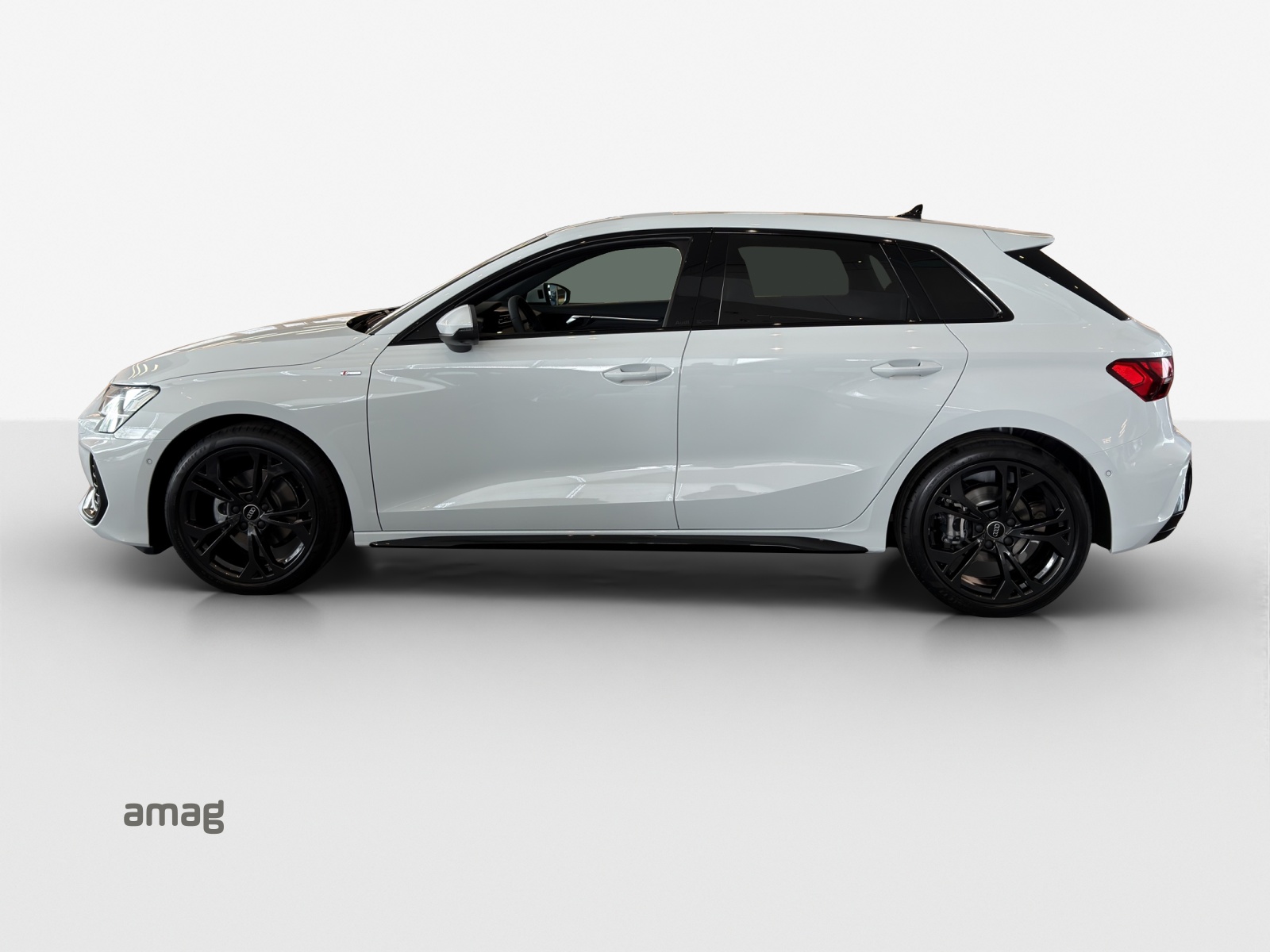 AUDI A3 Sportback TFSI 110 kW S line Attraction S tronic-showroom-element-1