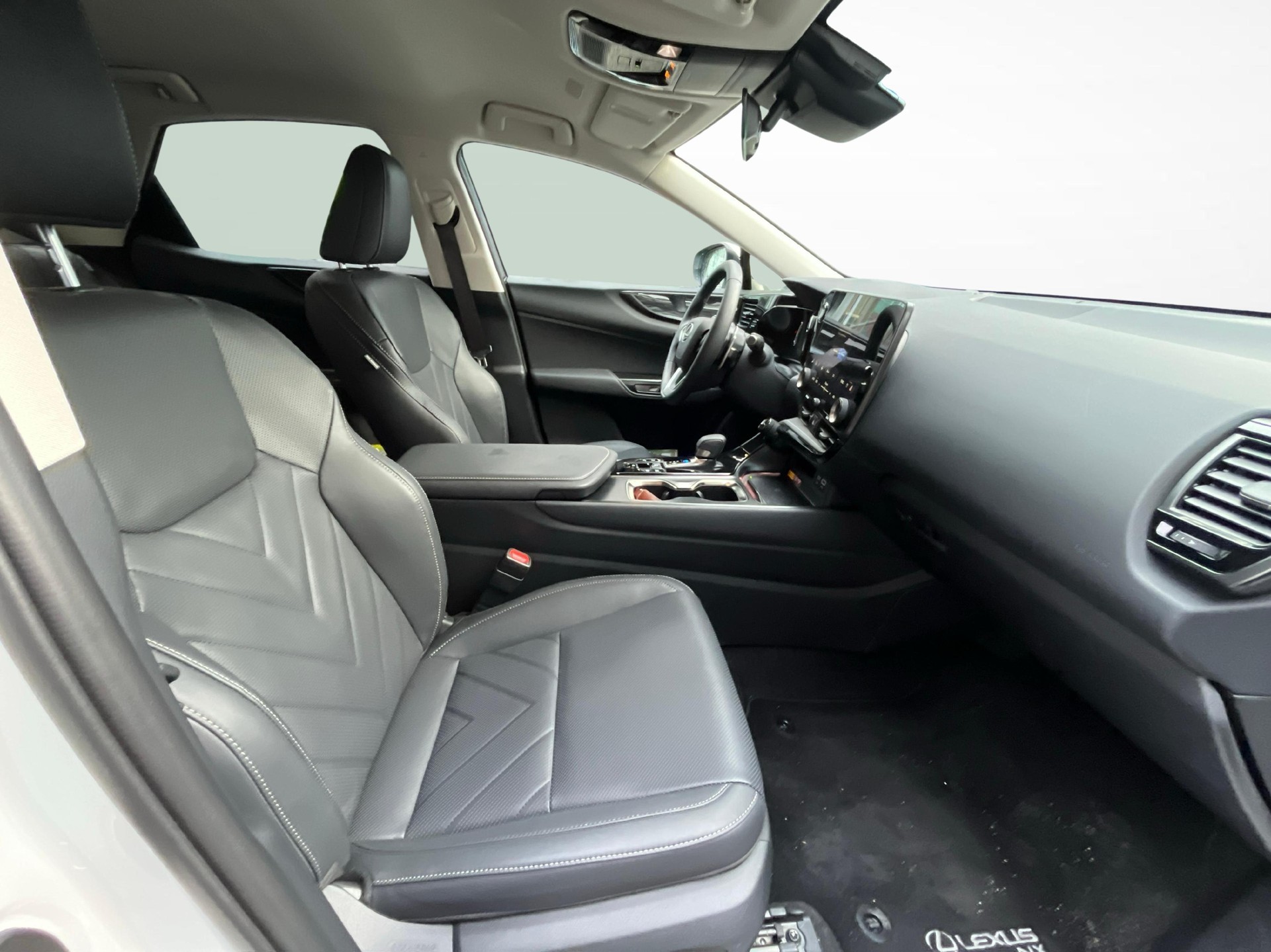 LEXUS NX 450h+ Comfort-image-9