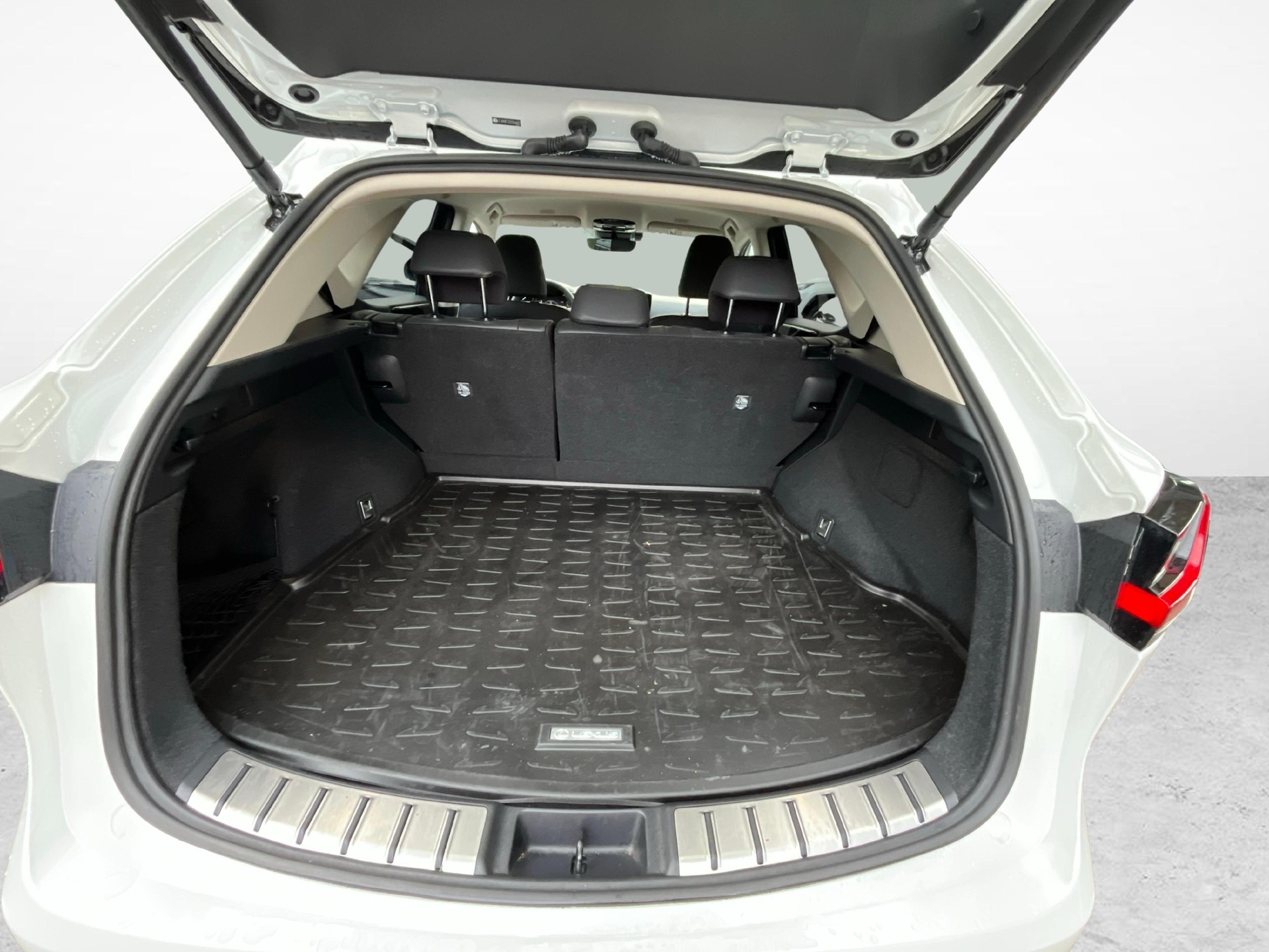 LEXUS NX 450h+ Comfort-image-11