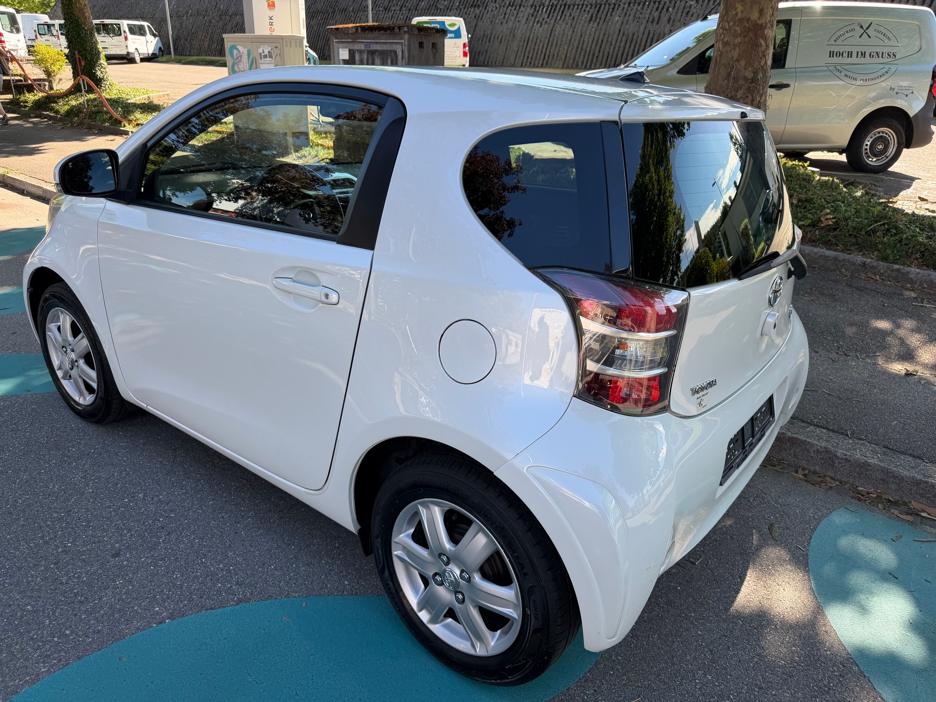 TOYOTA iQ-showroom-element-2