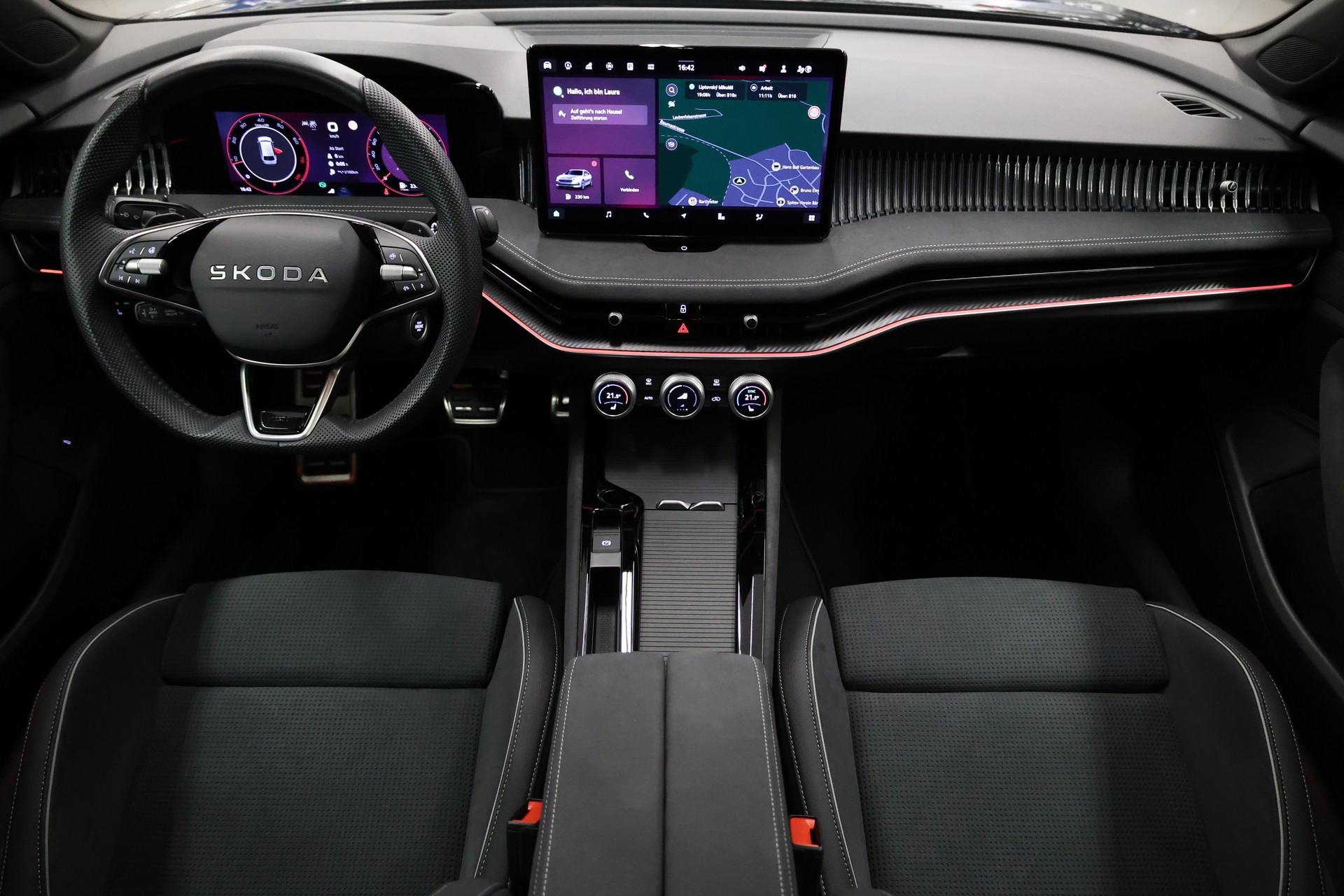 SKODA Superb Combi 2.0 TSI Sportline 4x4 DSG-image-14