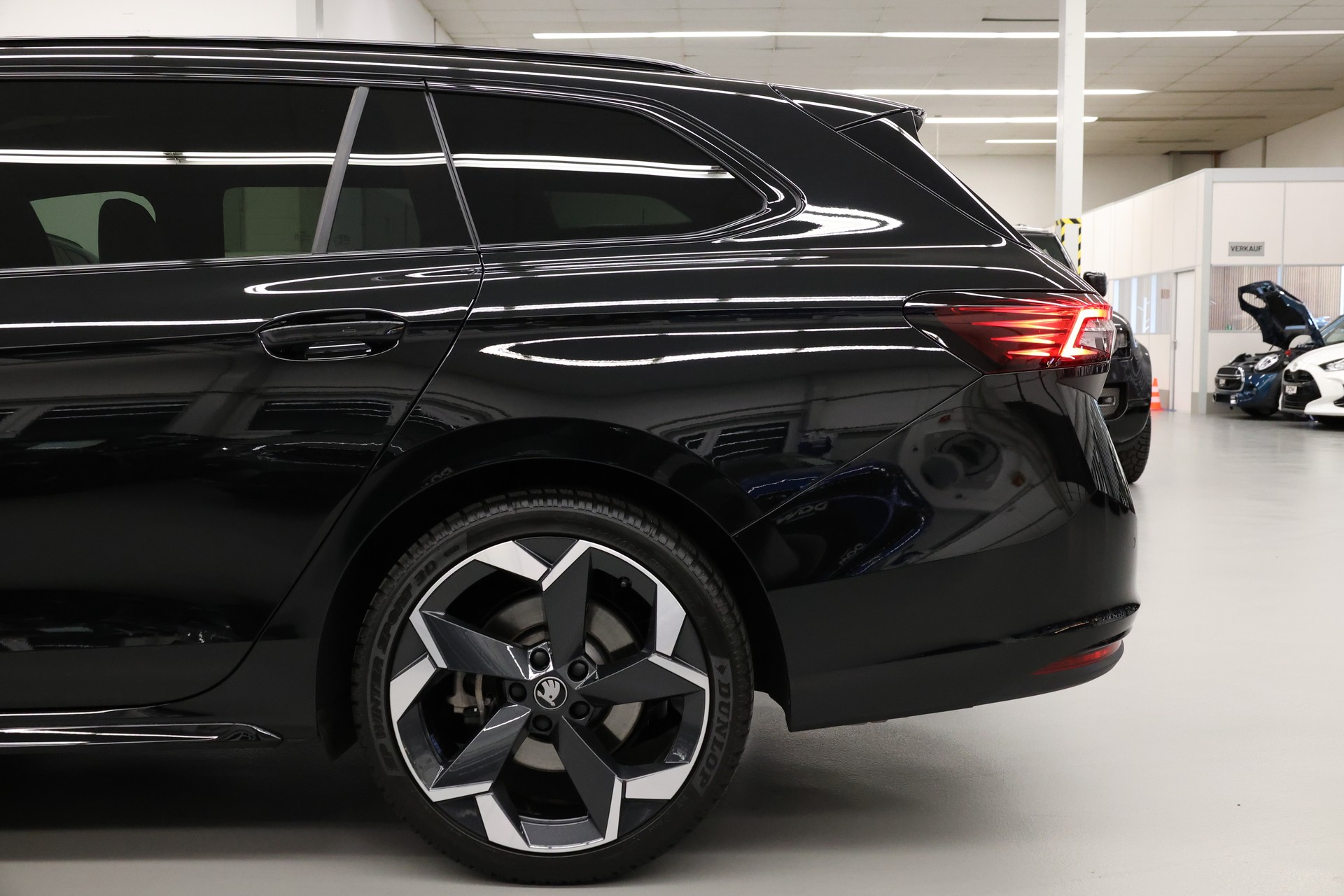 SKODA Superb Combi 2.0 TSI Sportline 4x4 DSG-image-9