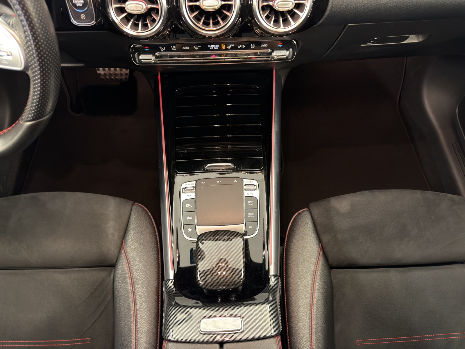 MERCEDES-BENZ B 220 d AMG Line-image-15