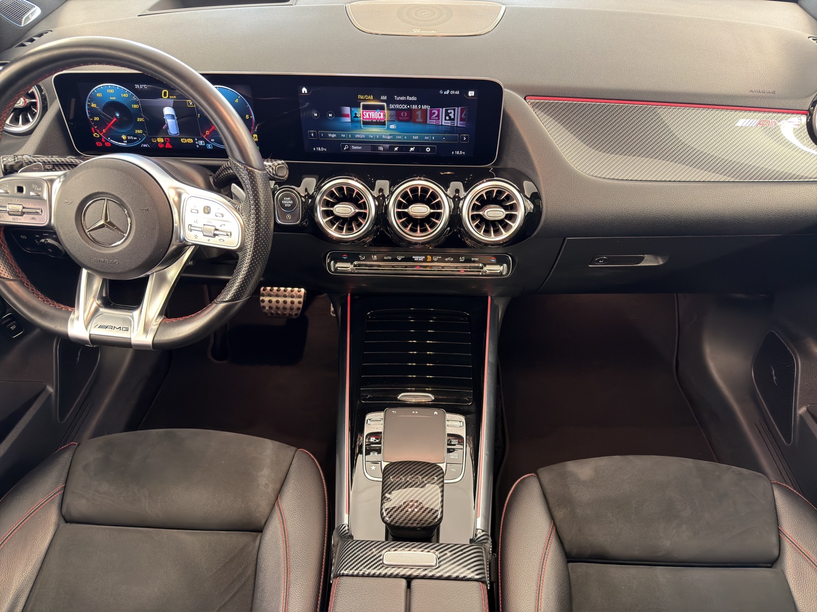 MERCEDES-BENZ B 220 d AMG Line-image-12