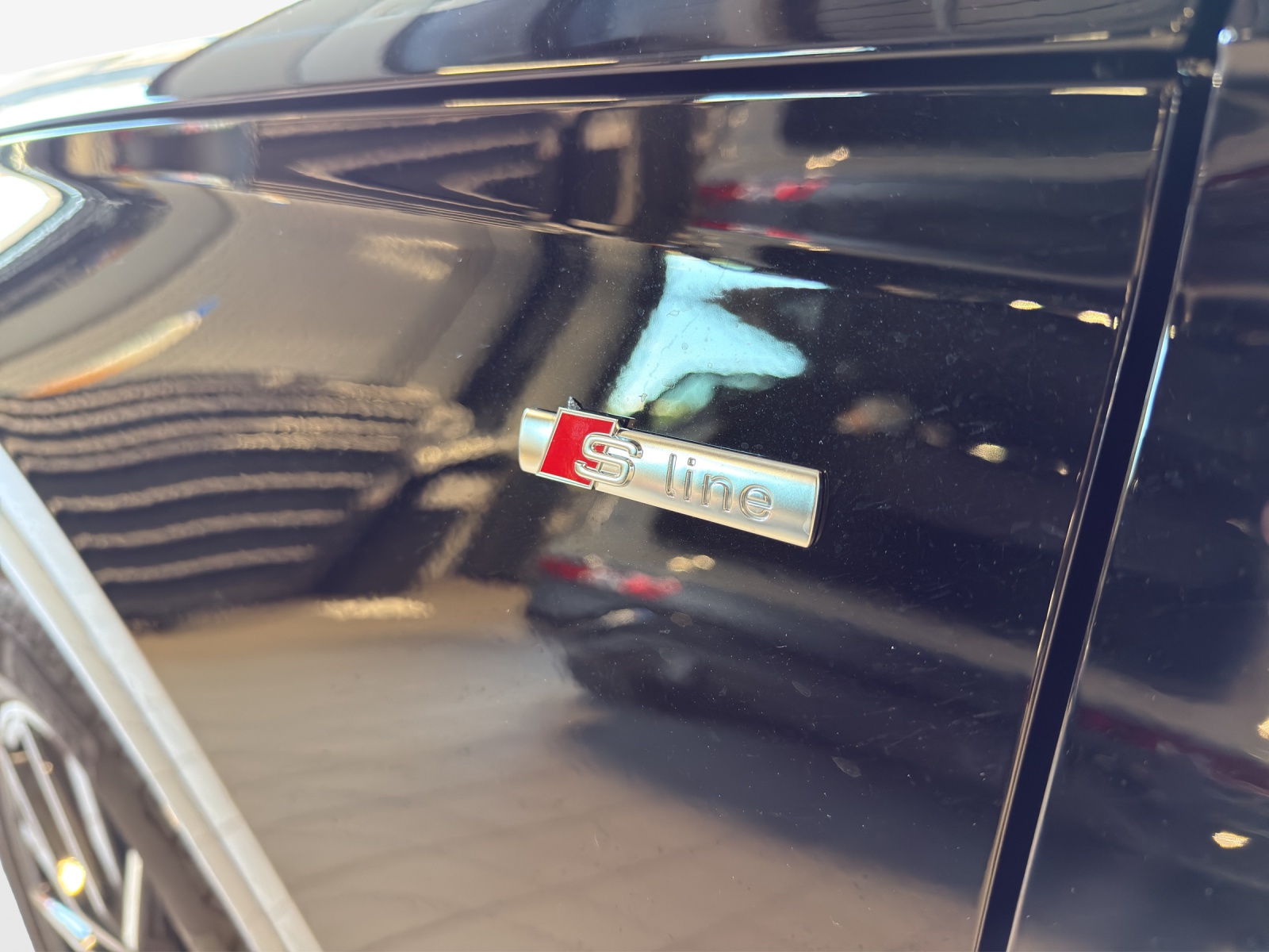 AUDI Q5 40 TDI Black Edition quattro S-tronic-image-14