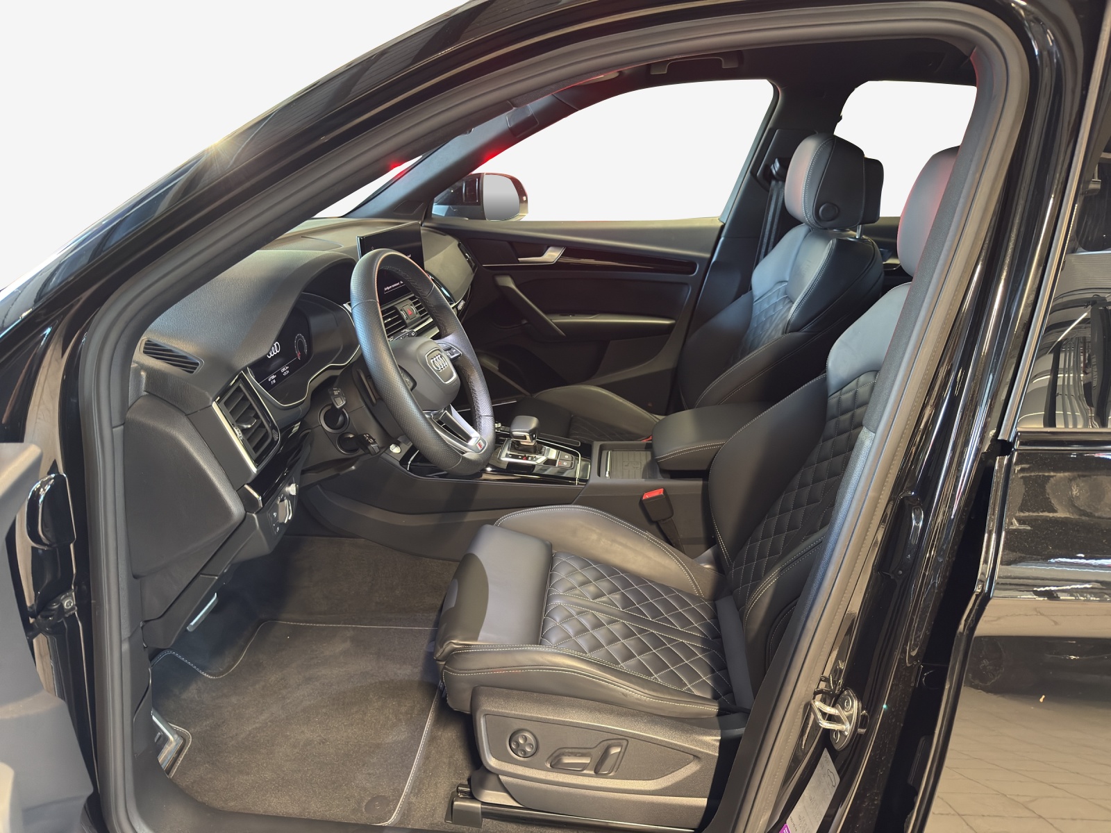 AUDI Q5 40 TDI Black Edition quattro S-tronic-image-7