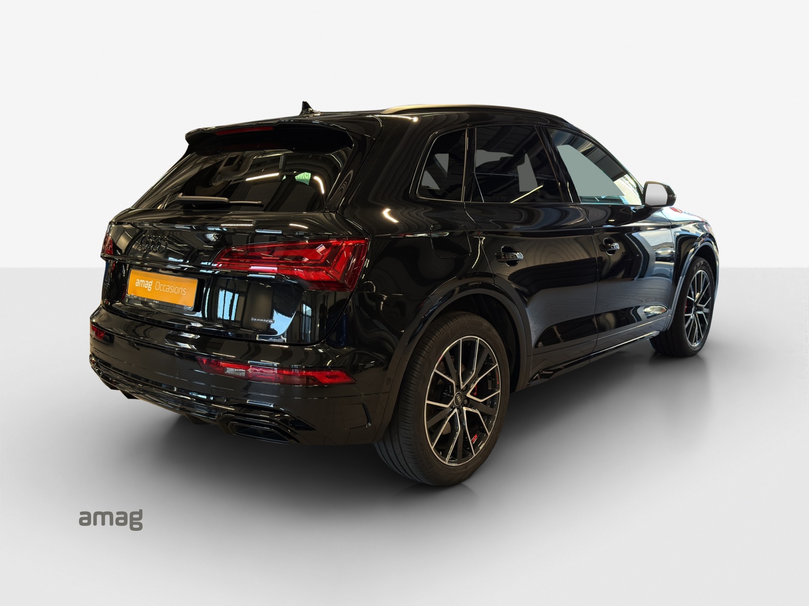 AUDI Q5 40 TDI Black Edition quattro S-tronic-image-4
