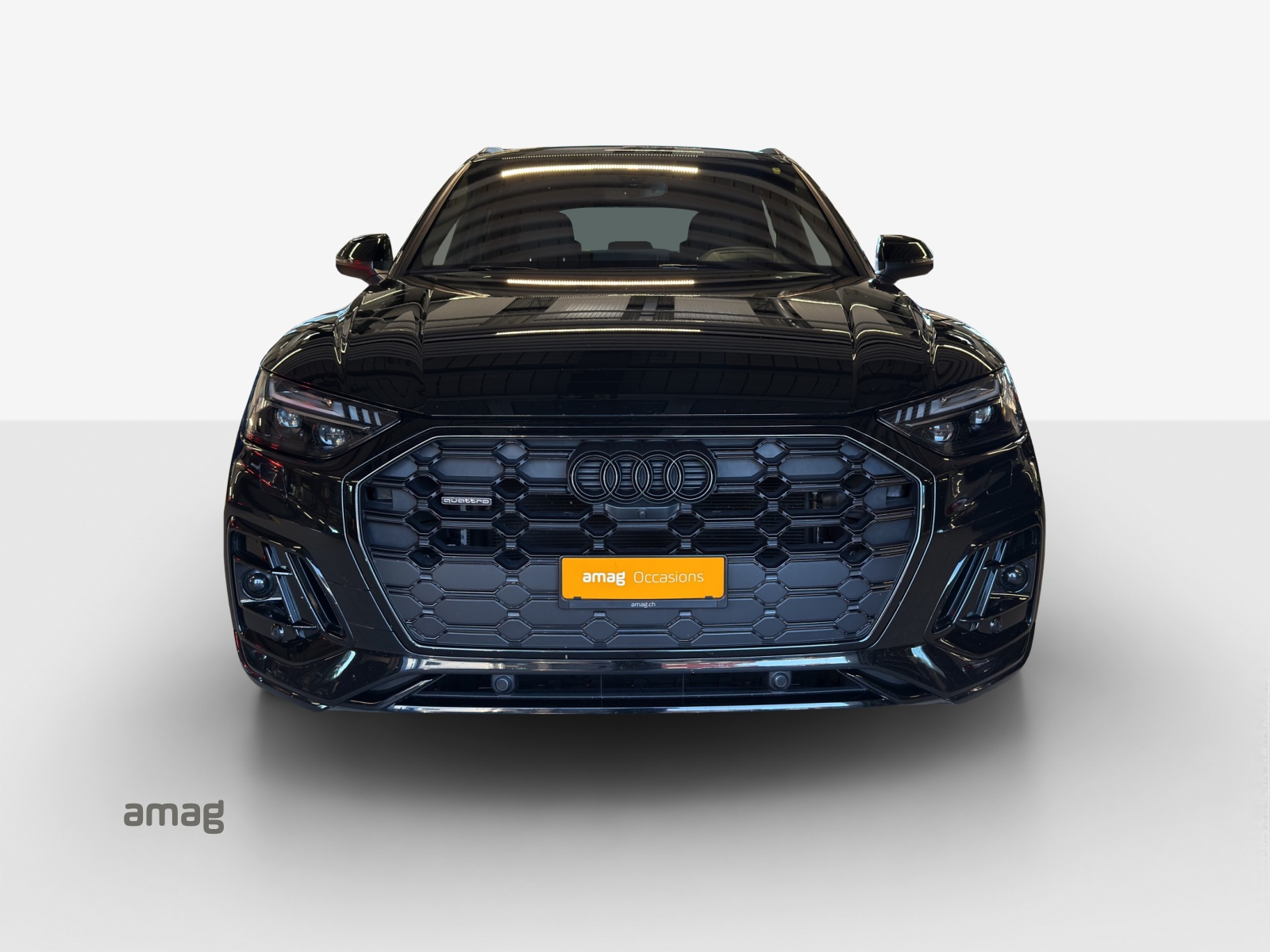 AUDI Q5 40 TDI Black Edition quattro S-tronic-image-6