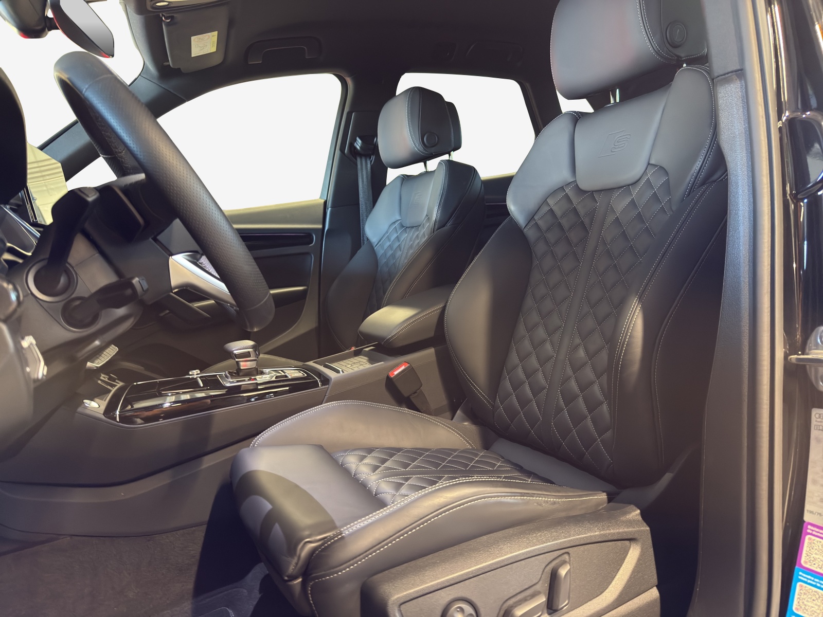 AUDI Q5 40 TDI Black Edition quattro S-tronic-image-15