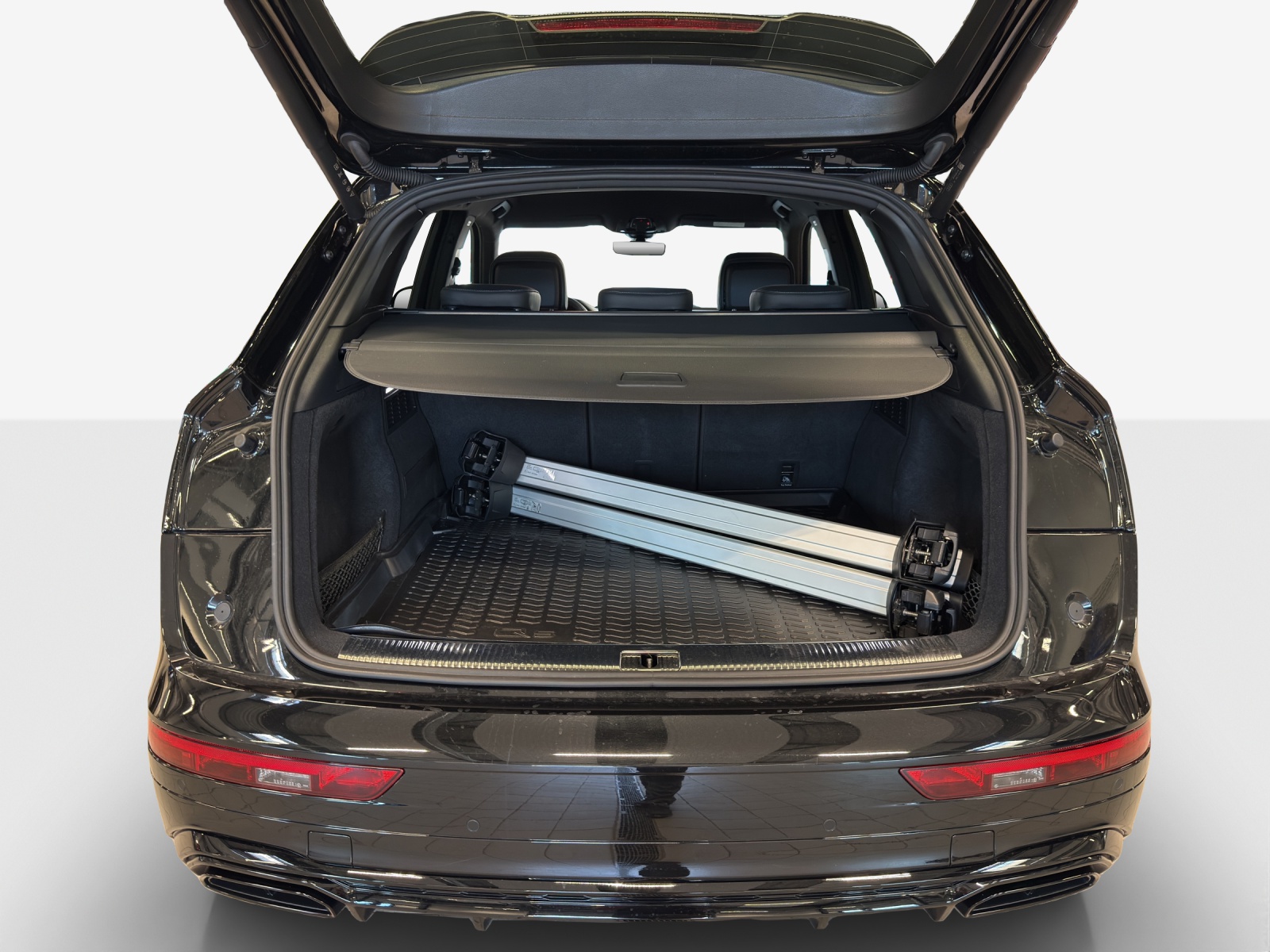 AUDI Q5 40 TDI Black Edition quattro S-tronic-image-12