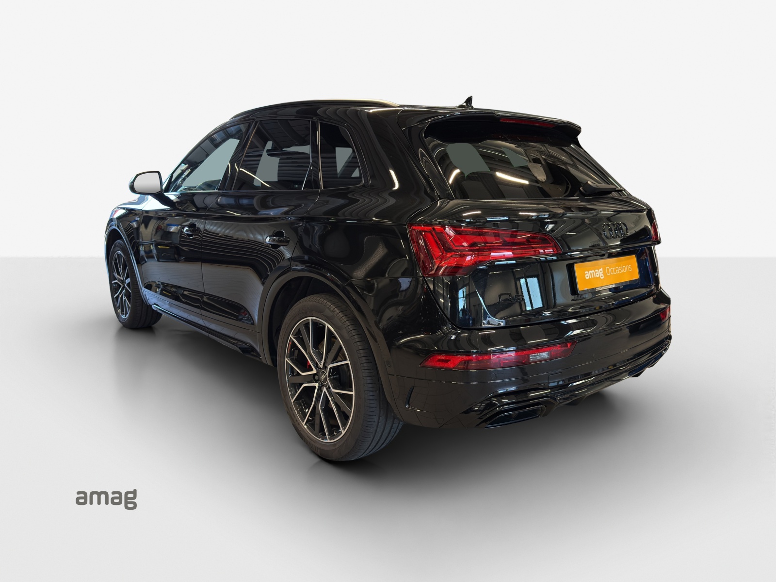 AUDI Q5 40 TDI Black Edition quattro S-tronic-image-2