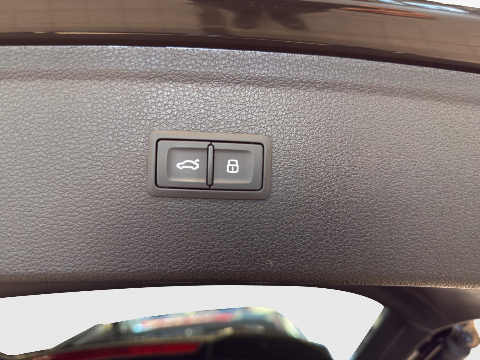 AUDI Q5 40 TDI Black Edition quattro S-tronic-image-13
